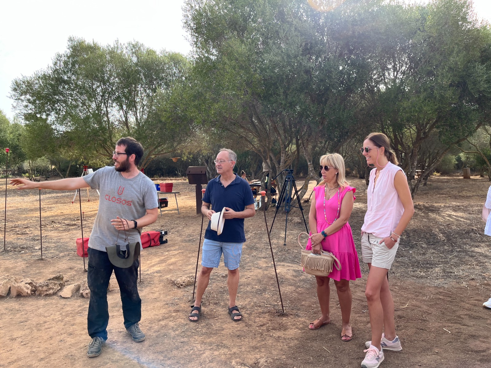 La vicepresidenta primera i consellera de Cultura i Patrimoni, Antònia Roca, visita el jaciment arqueològic dels Closos de Can Gaià.