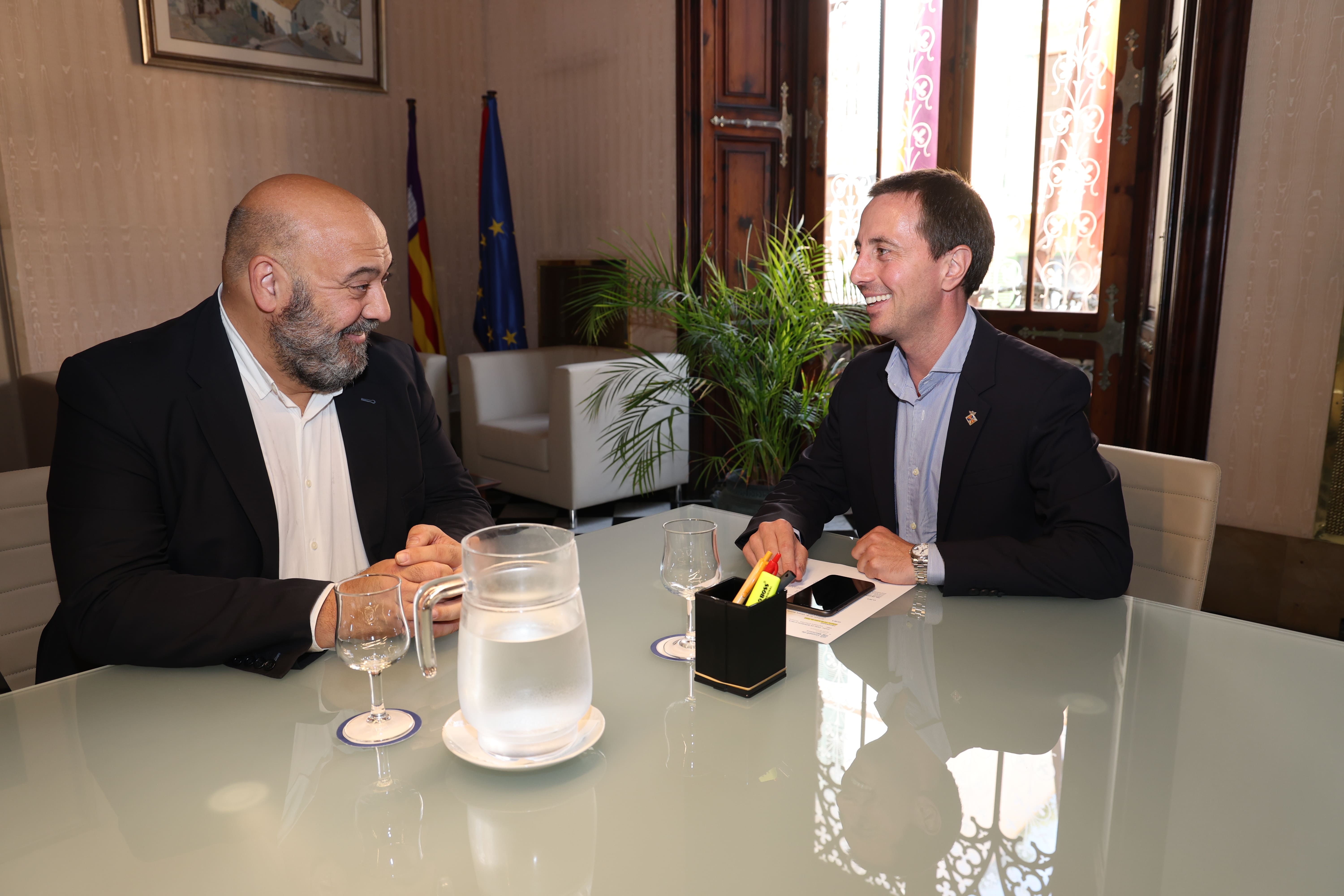 El presindent del Consell, Llorenç Galmés, rep en audiència al batle de Palma, Jaime Martínez.