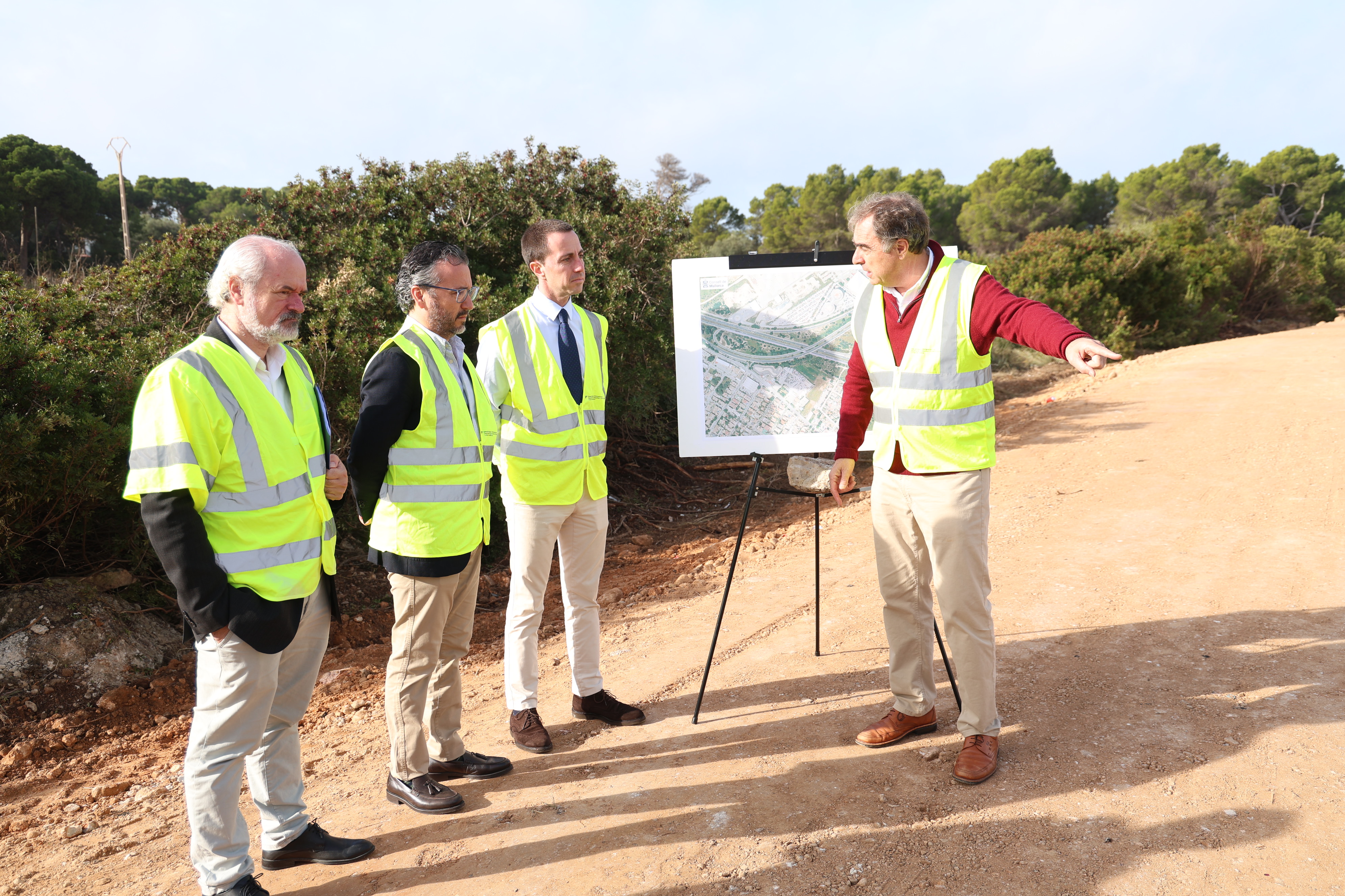 Visita del presidente Galmés a las obras en la autopista Ma-19 a la altura del aeropuerto.