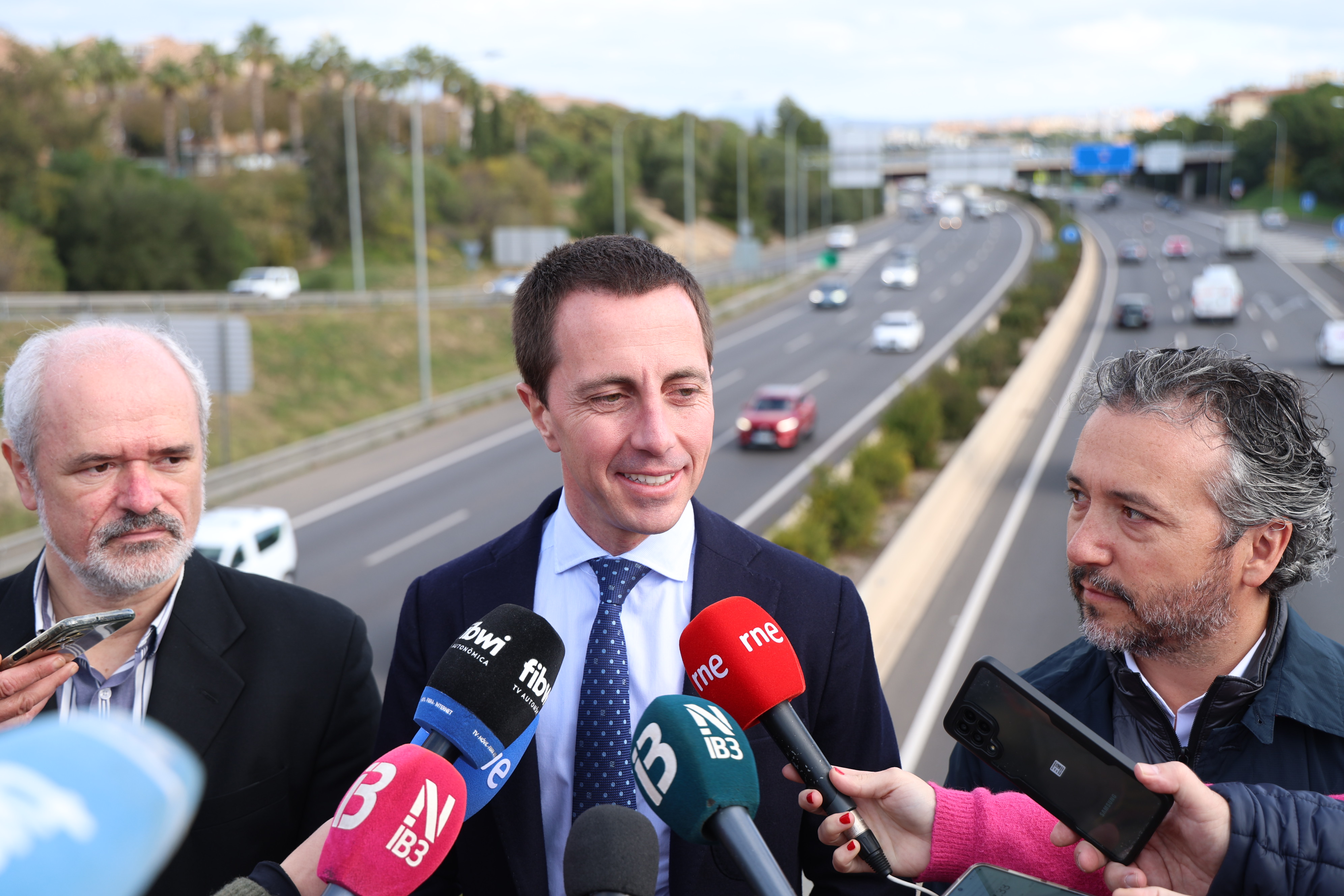 El president Galmés atén als mitjans de comunicació.