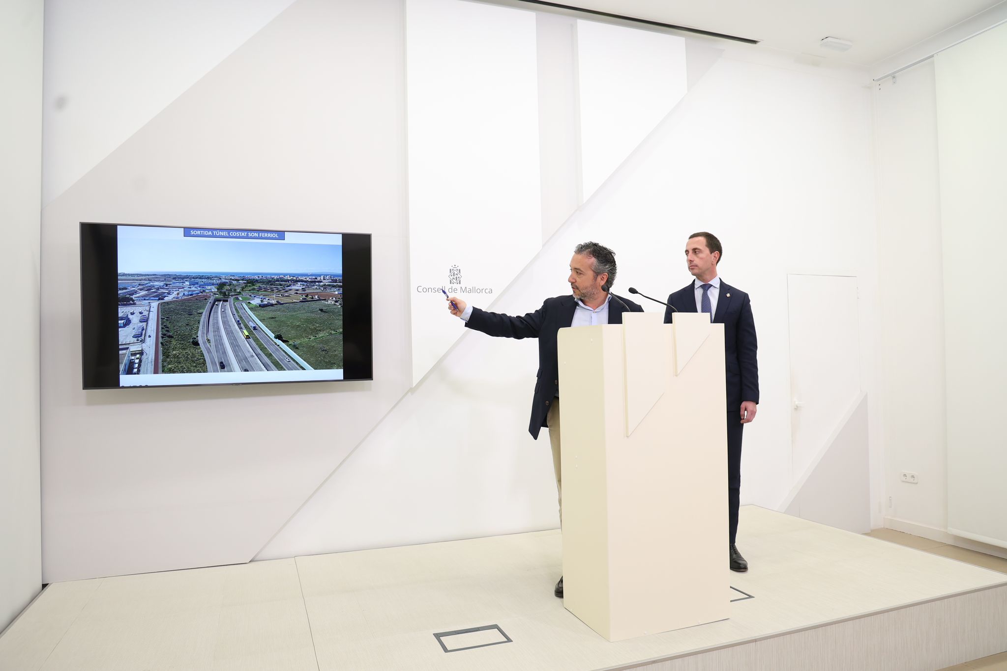 El conseller de Territori, Mobilitat i Infraestructures, Fernando Rubio, presenta el Tramo I del segundo cinturón.