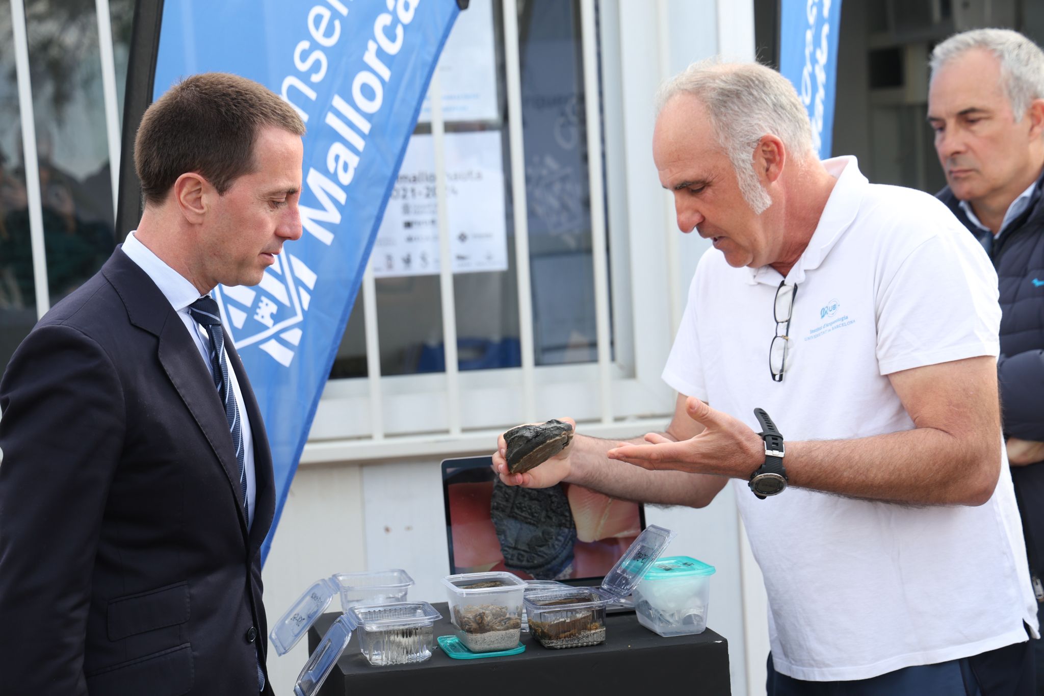 El Consell de Mallorca ha mostrat algunes de les troballes de les excavacions que s’han dut a terme per preparar l’extracció definitiva.