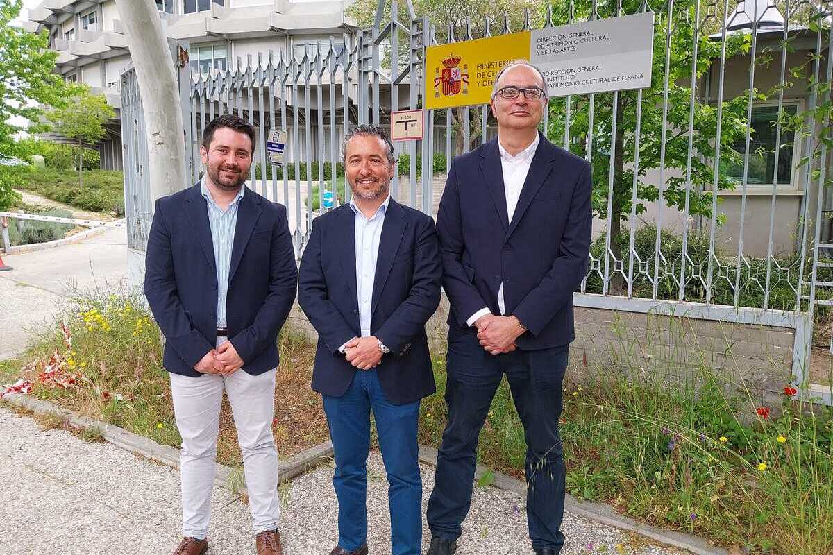 El consejero de Territorio, Movilidad y Infraestructuras, Fernando Rubio, el director insular de Territorio, Jaume Fanals, y el alcalde de Alaró, Llorenç Perelló.