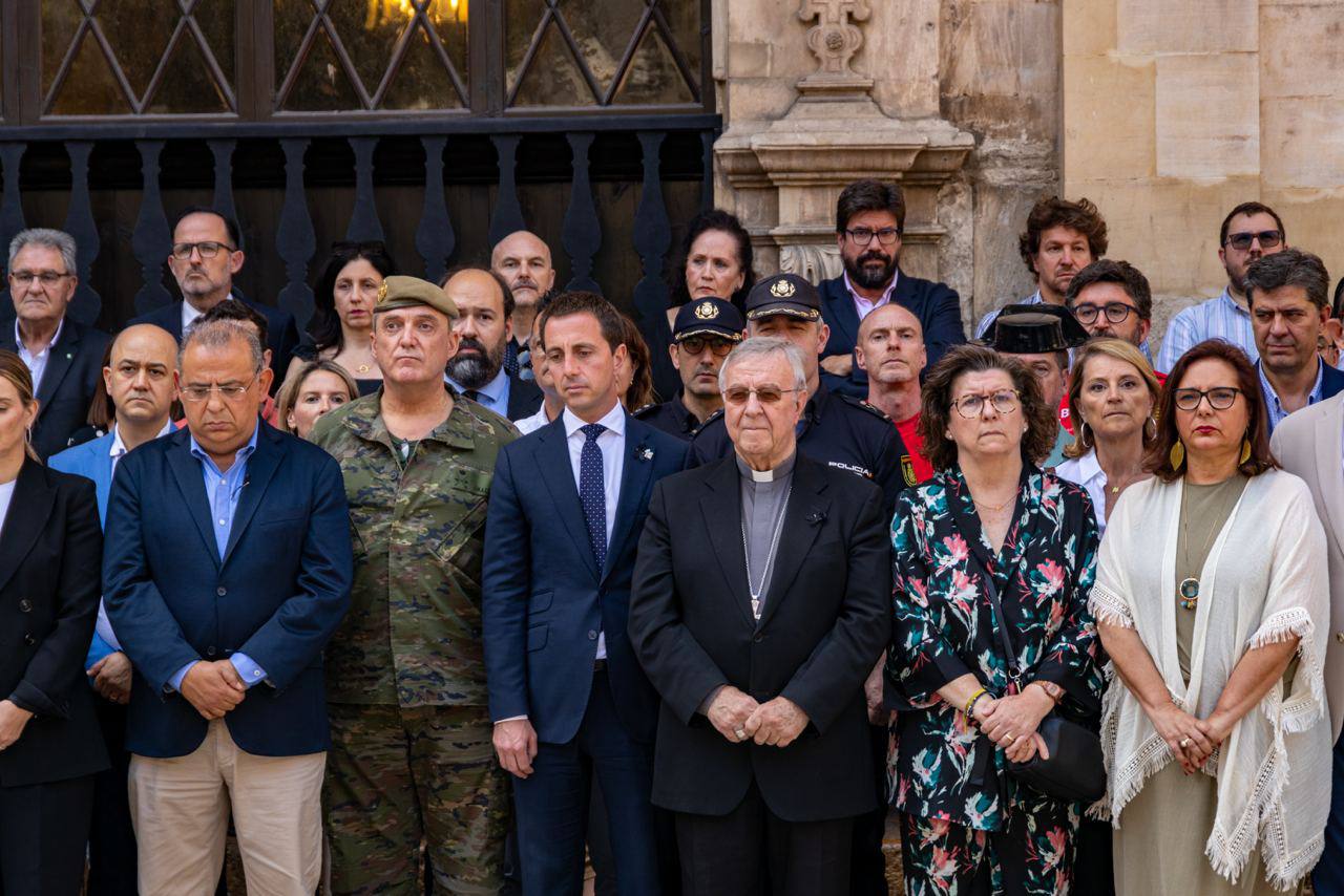 Minut de silenci.