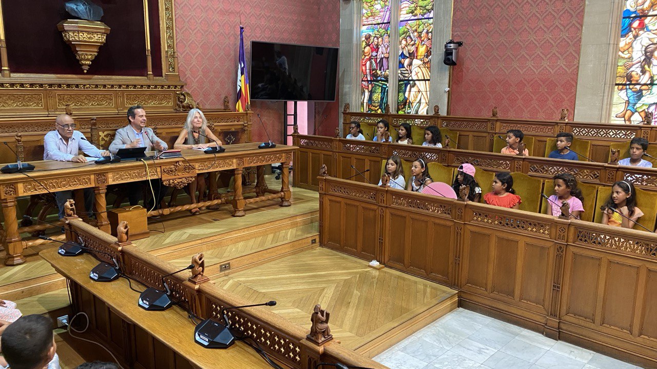 Visita de los niños y niñas saharauis al Consell de Mallorca.