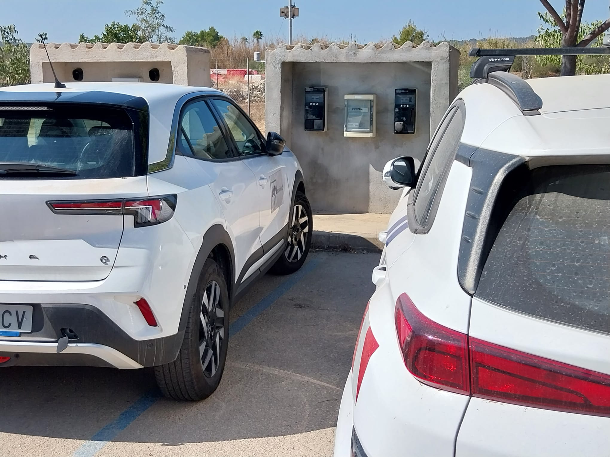 Els punts de càrrega de vehicles dels centres de conservació de les autopistes.