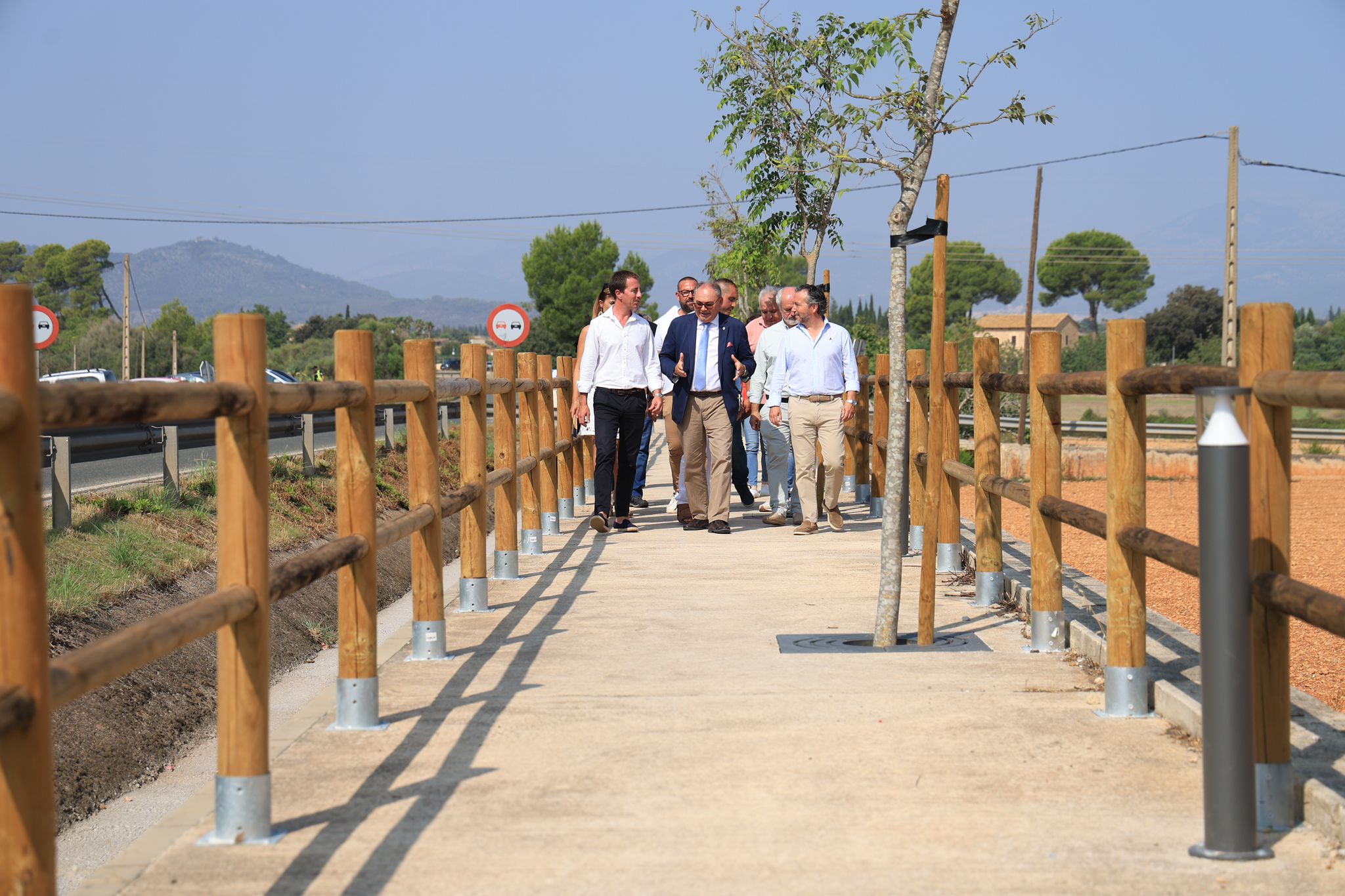 Inauguració de la remodelació del passeig per a vianants entre el poble de Muro i l’estació del tren.