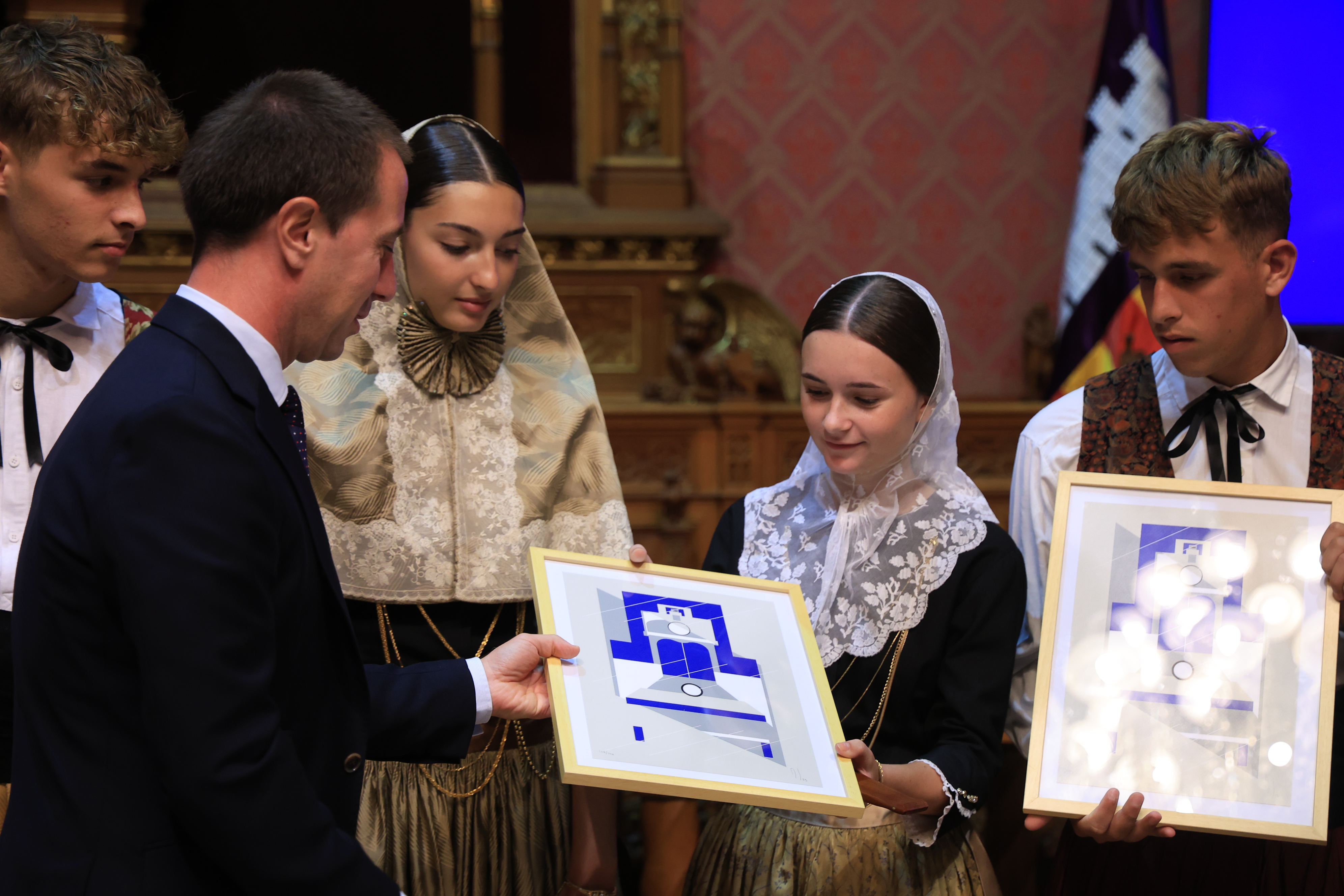 El president Galmés rep a la comitiva de les Festes des Vermar.