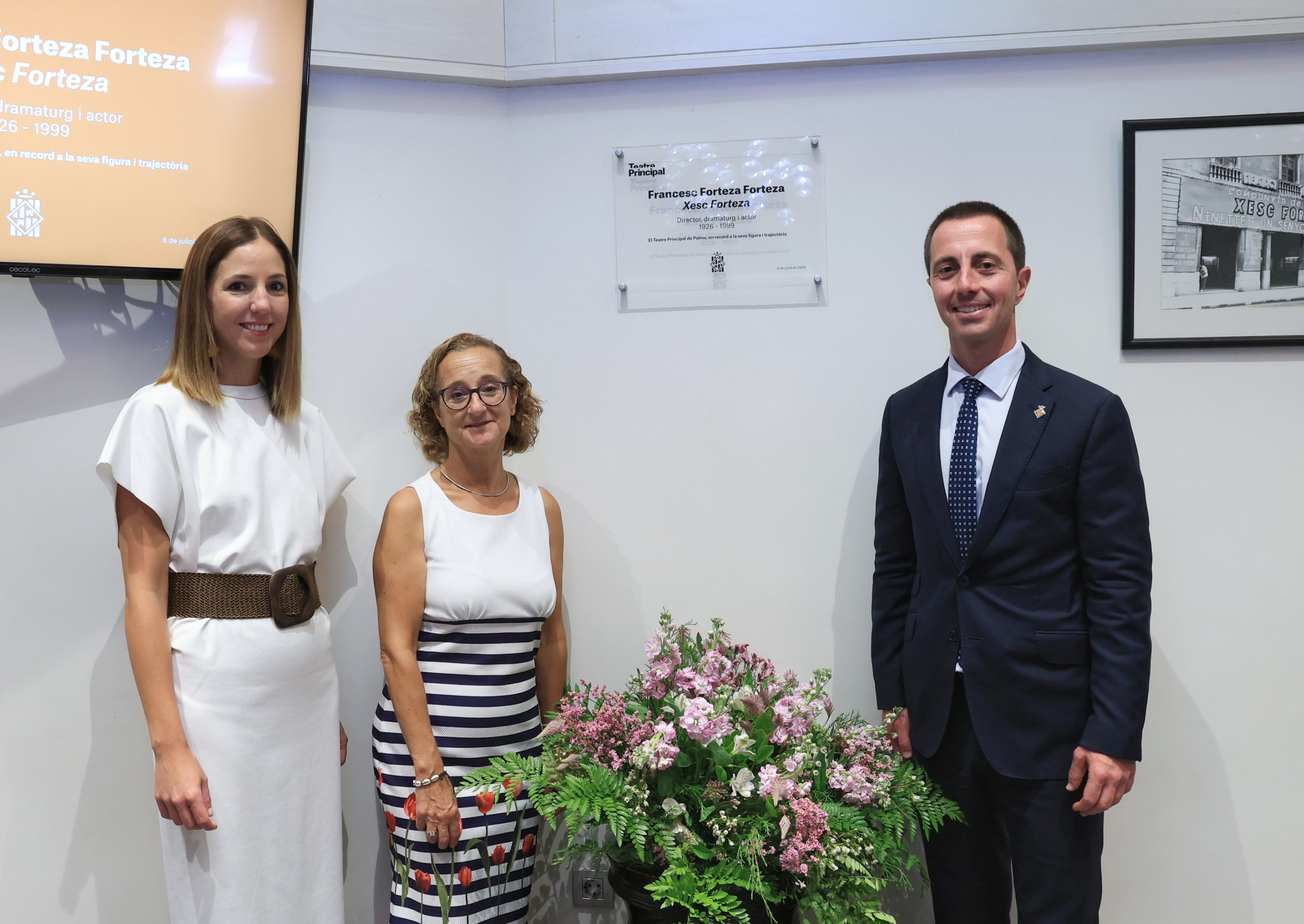 El Consell de Mallorca va instal•lar una placa commemorativa al Teatre Principal en record de l’actor, director i dramaturg Xesc Forteza.