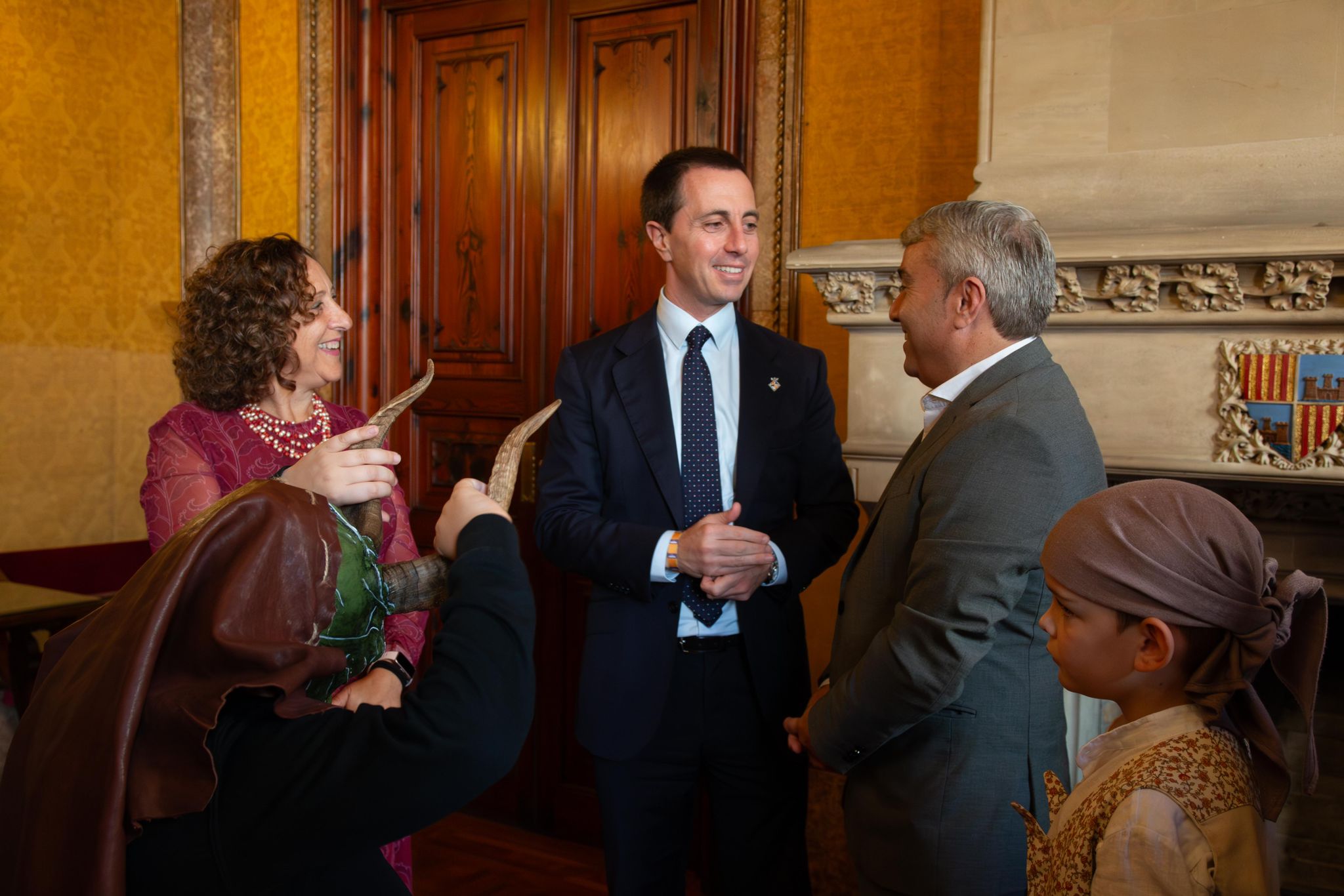 El presidente del Consell, Llorenç Galmés, recibe a la comitiva del Dijous Bo 2024.