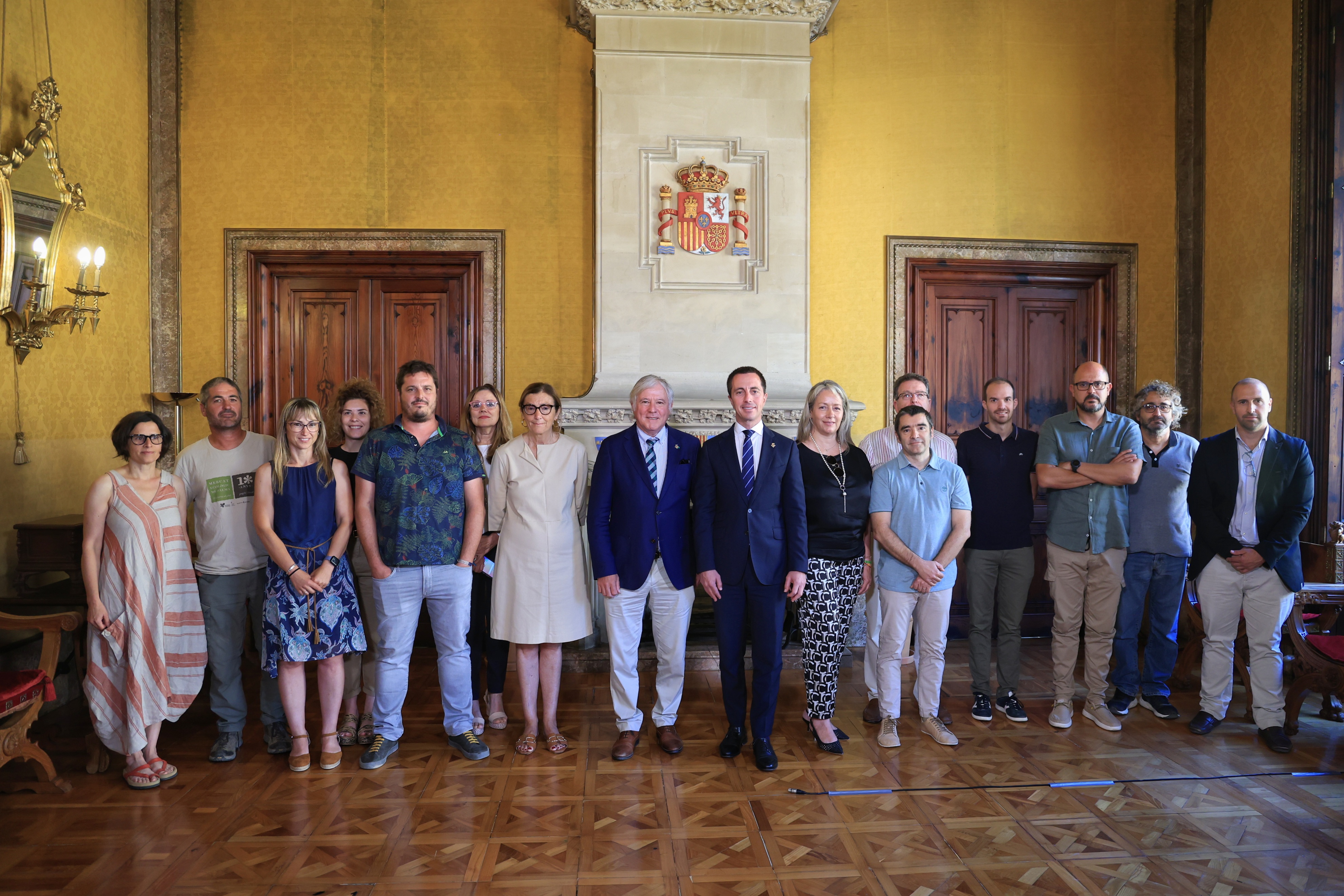 Imatge de grup dels assistents a la reunió.