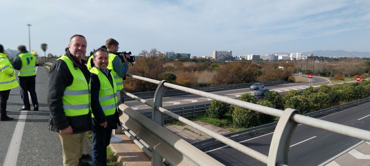 Inicio de las obras del nuevo carril entre la salida de So n'Oms y el aeropuerto para reducir atascos en la autopista de Llucmajor.
