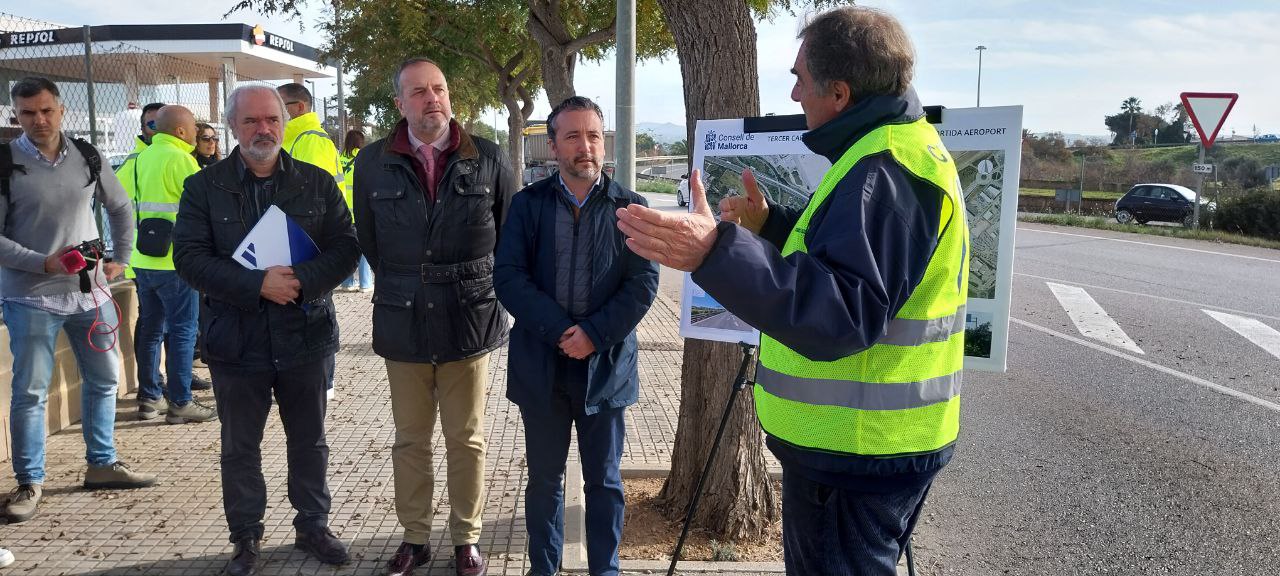 Inicio de las obras del nuevo carril entre la salida de So n'Oms y el aeropuerto para reducir atascos en la autopista de Llucmajor.