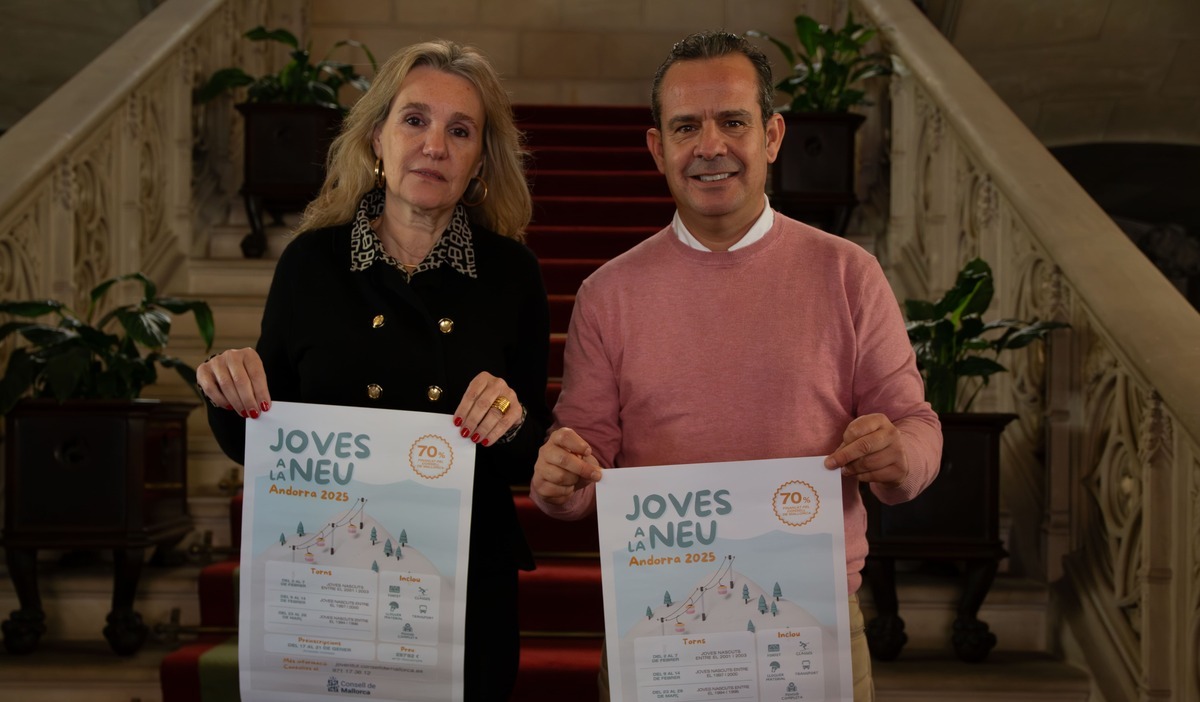 El conseller de Presidència, Toni Fuster, i la directora insular de Joventut i Participació, Carme Ripoll.