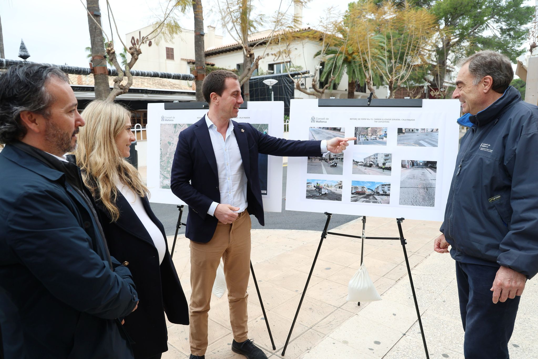 El presidente del Consell de Mallorca, Llorenç Galmés, visita las obras de reforma de la avenida Elionor Servera de Cala Rajada.