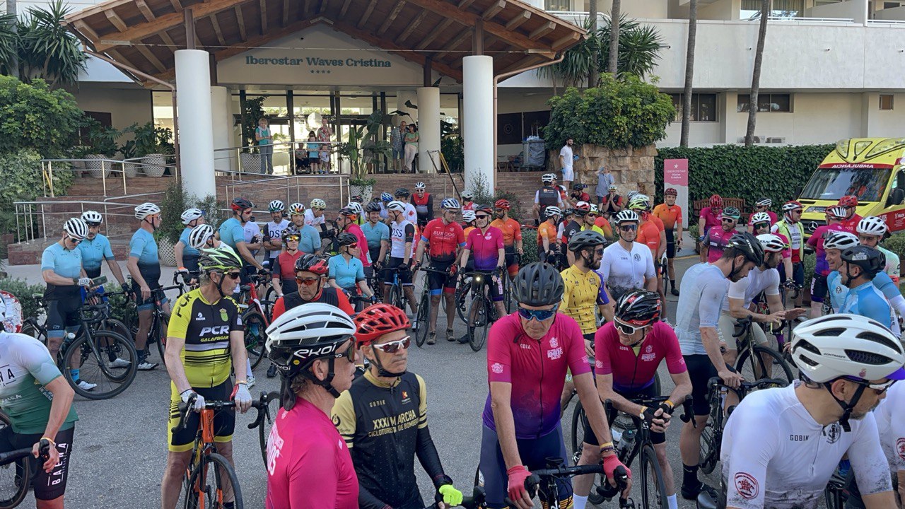 Inici de la marxa cicloturísitca Bombers de Mallorca 2025.