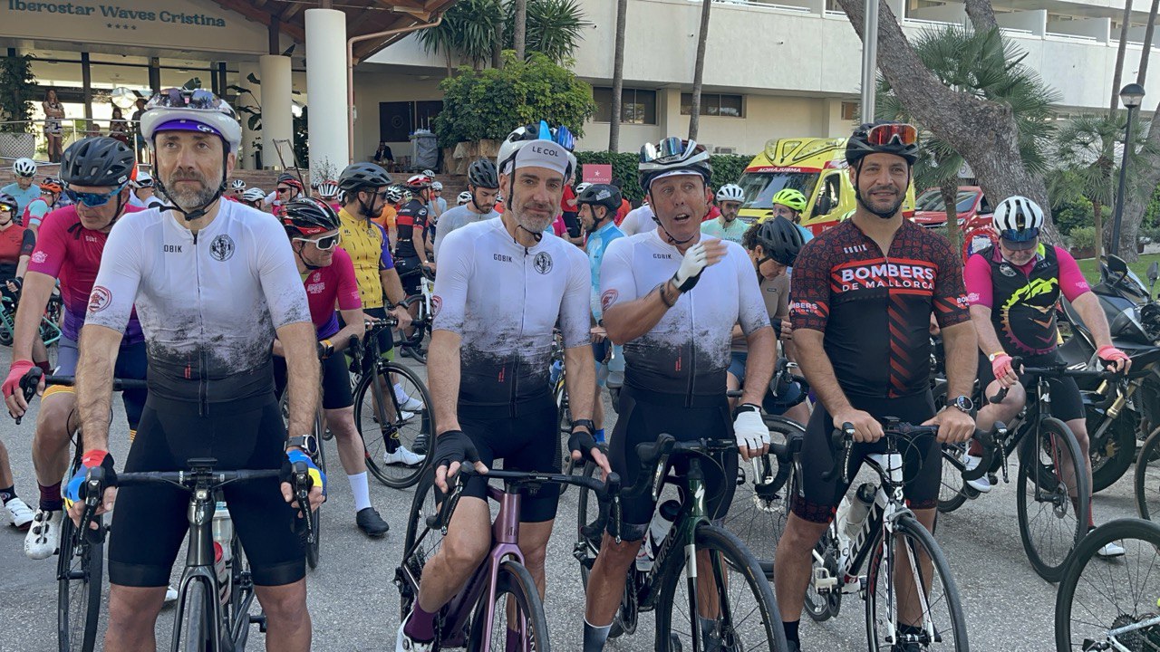 Inici de la marxa cicloturísitca Bombers de Mallorca 2025.