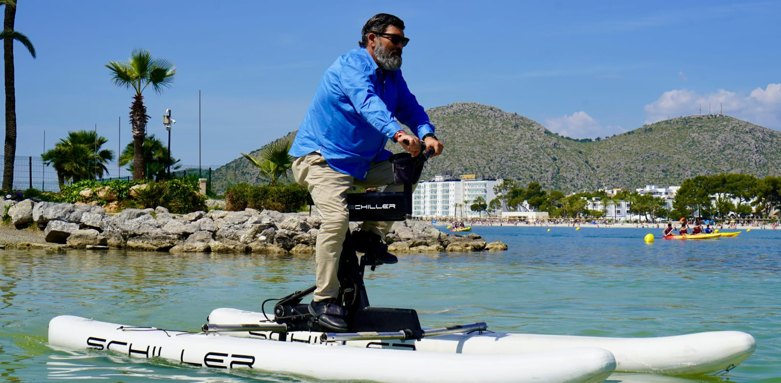El Consell de Mallorca estrena una activitat de bicicletes d’aigua per a persones grans.