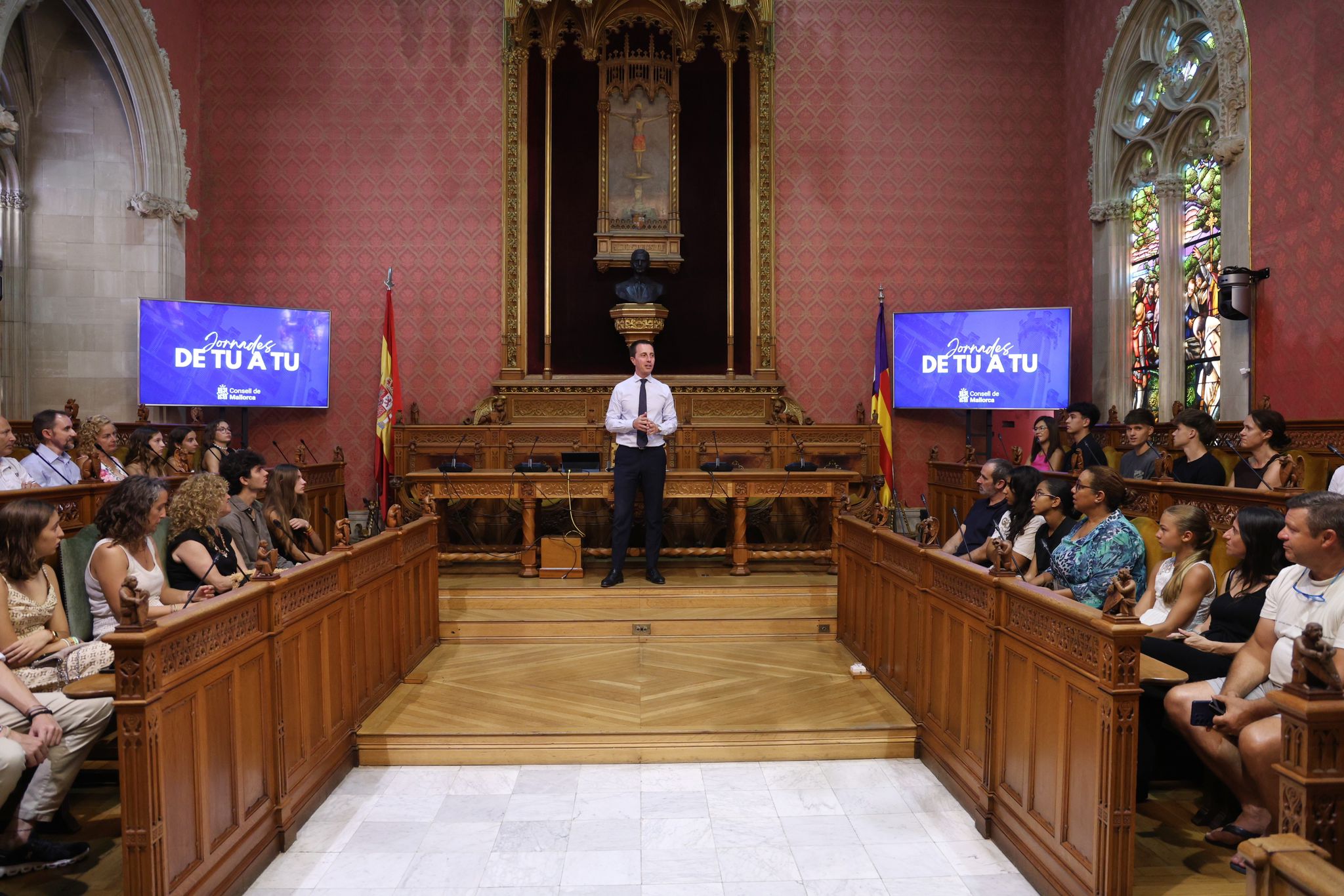 El president del Consell de Mallorca, Llorenç Galmés, rep una quarantena d’esportistes pertanyents a diverses federacions de les illes.
