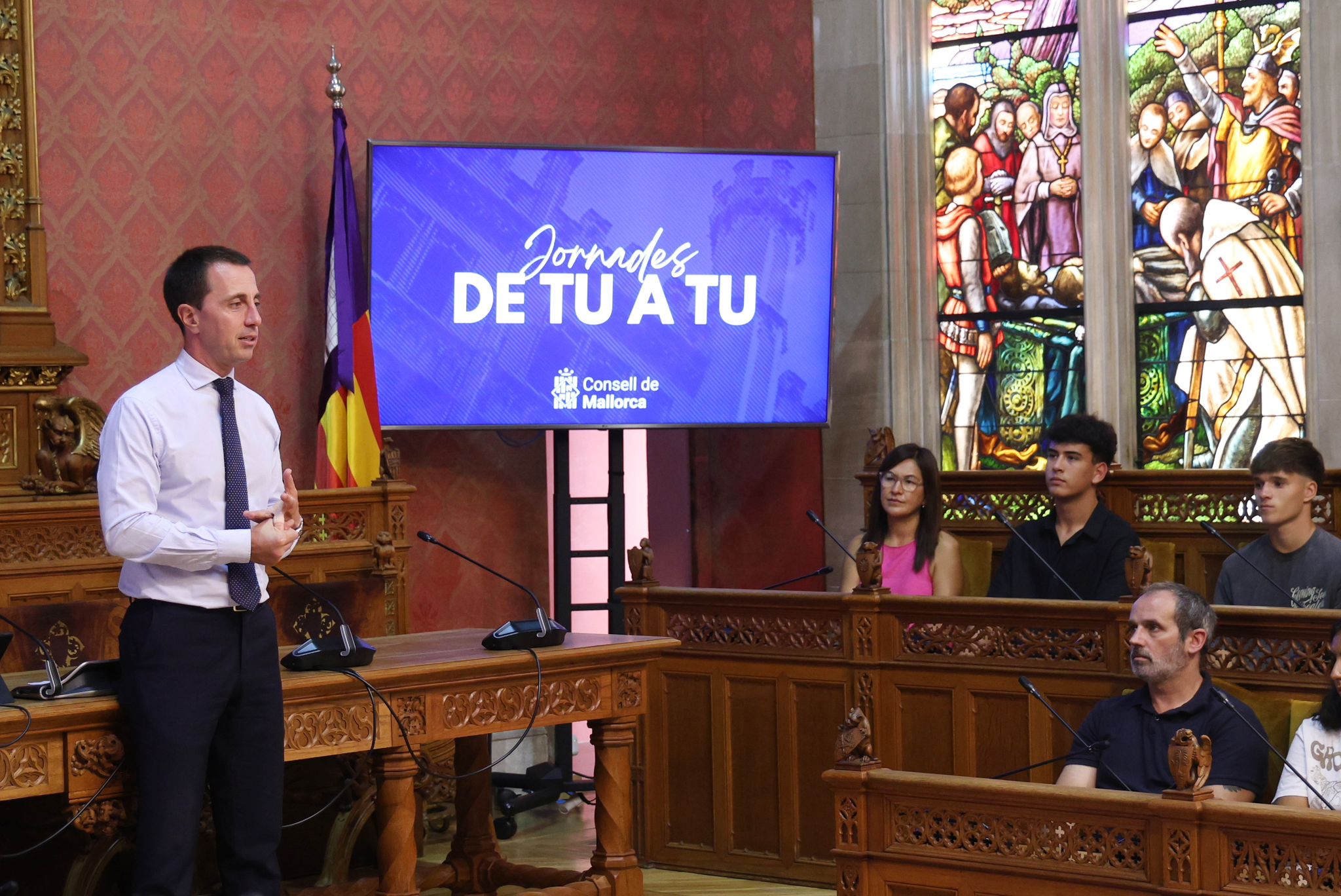 El president del Consell de Mallorca, Llorenç Galmés, rep una quarantena d’esportistes pertanyents a diverses federacions de les illes.