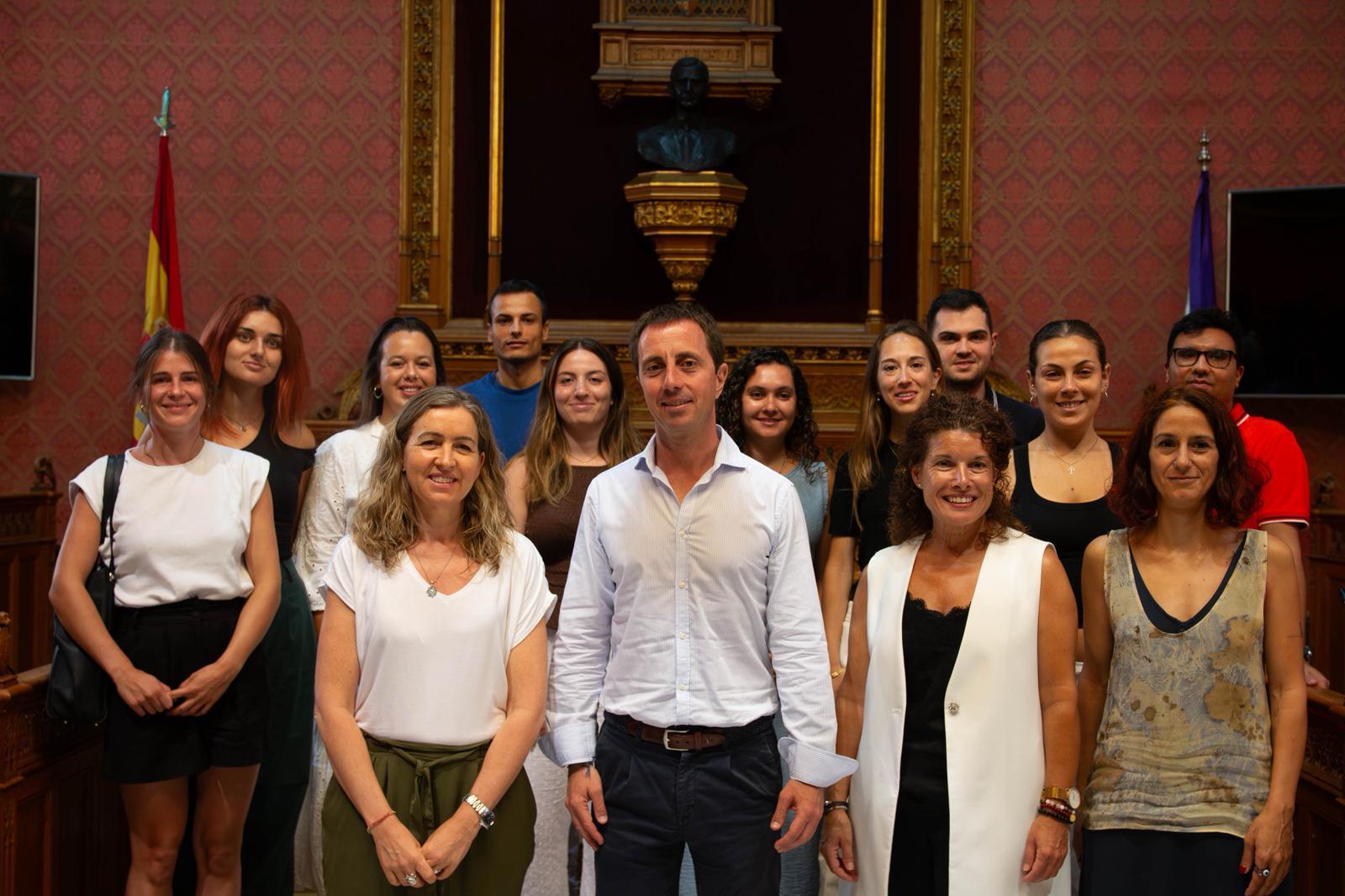 El presidente Galmés da la bienvenida a once jovenes cualificados que se incorporaron al Consell de Mallorca y al IMAS.