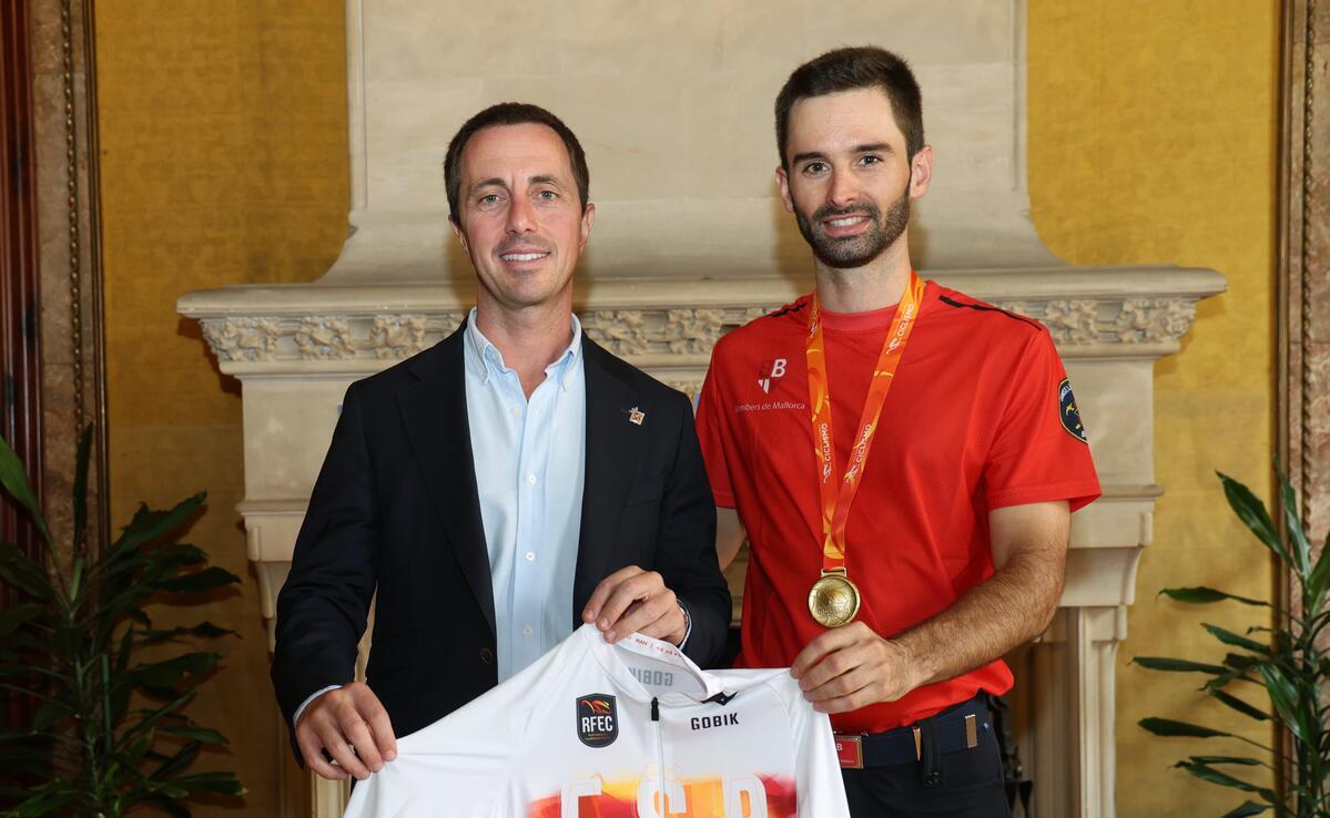 Homenaje al bombero Lluís Borràs, campeón de España de CRI Máster 30.