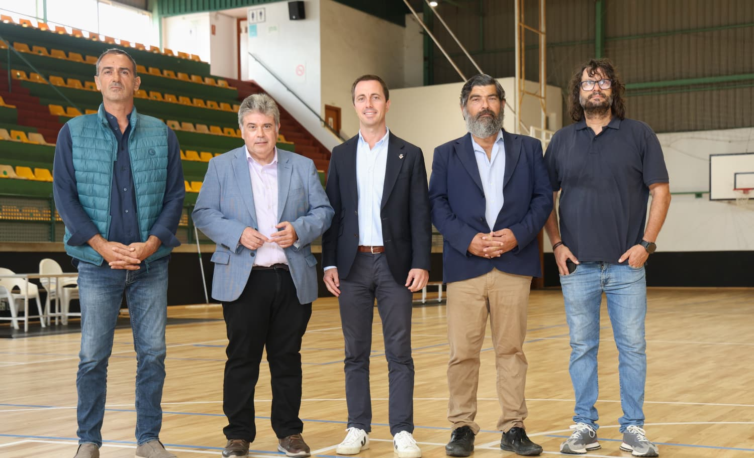 Visita del president Galmés i el conseller Bestard a les reformes del pavelló Miquel Capó Soler de sa Pobla.