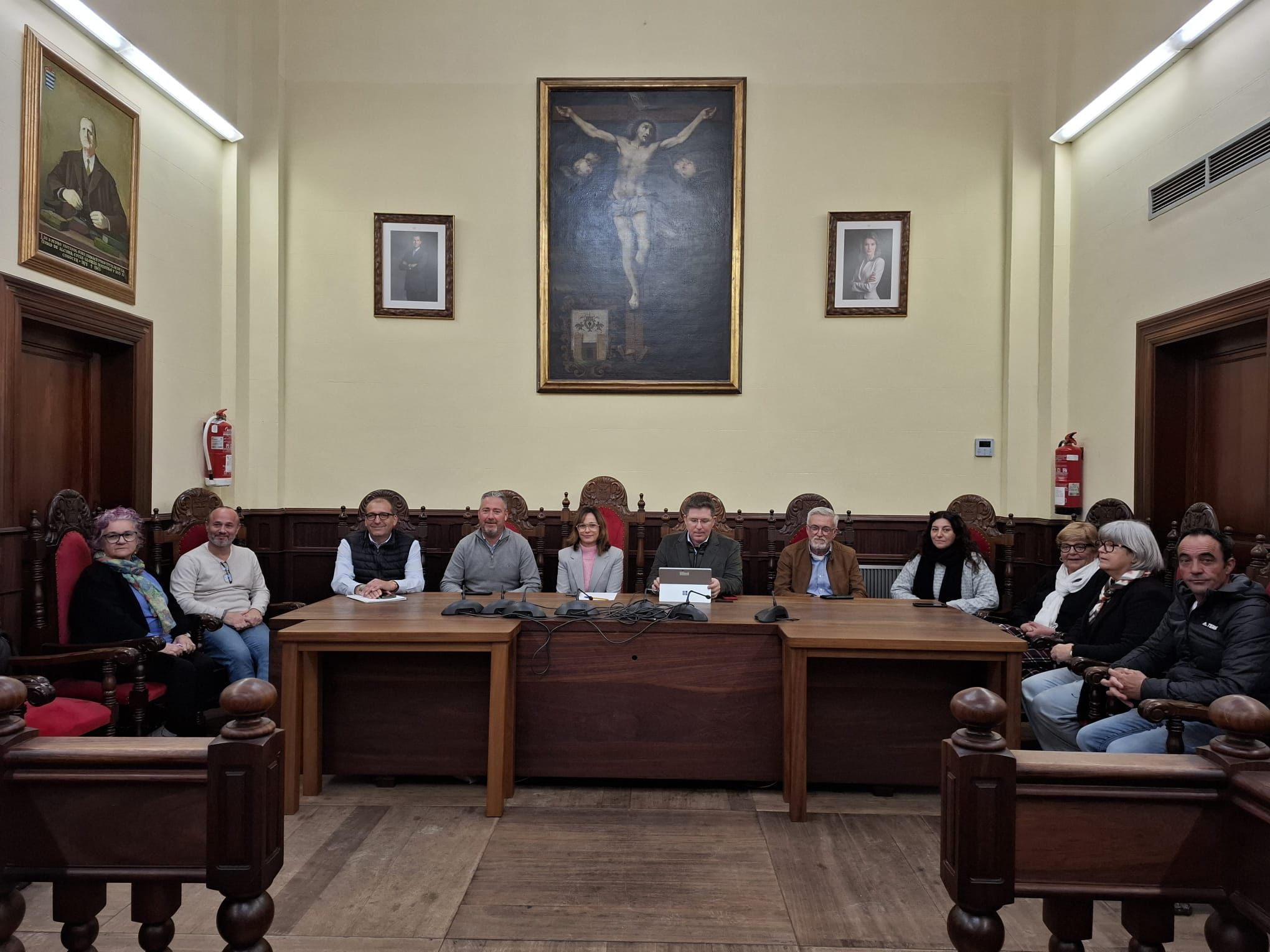 Reunión del consejero Ginard con la alcaldesa de Alcúdia y su equipo.