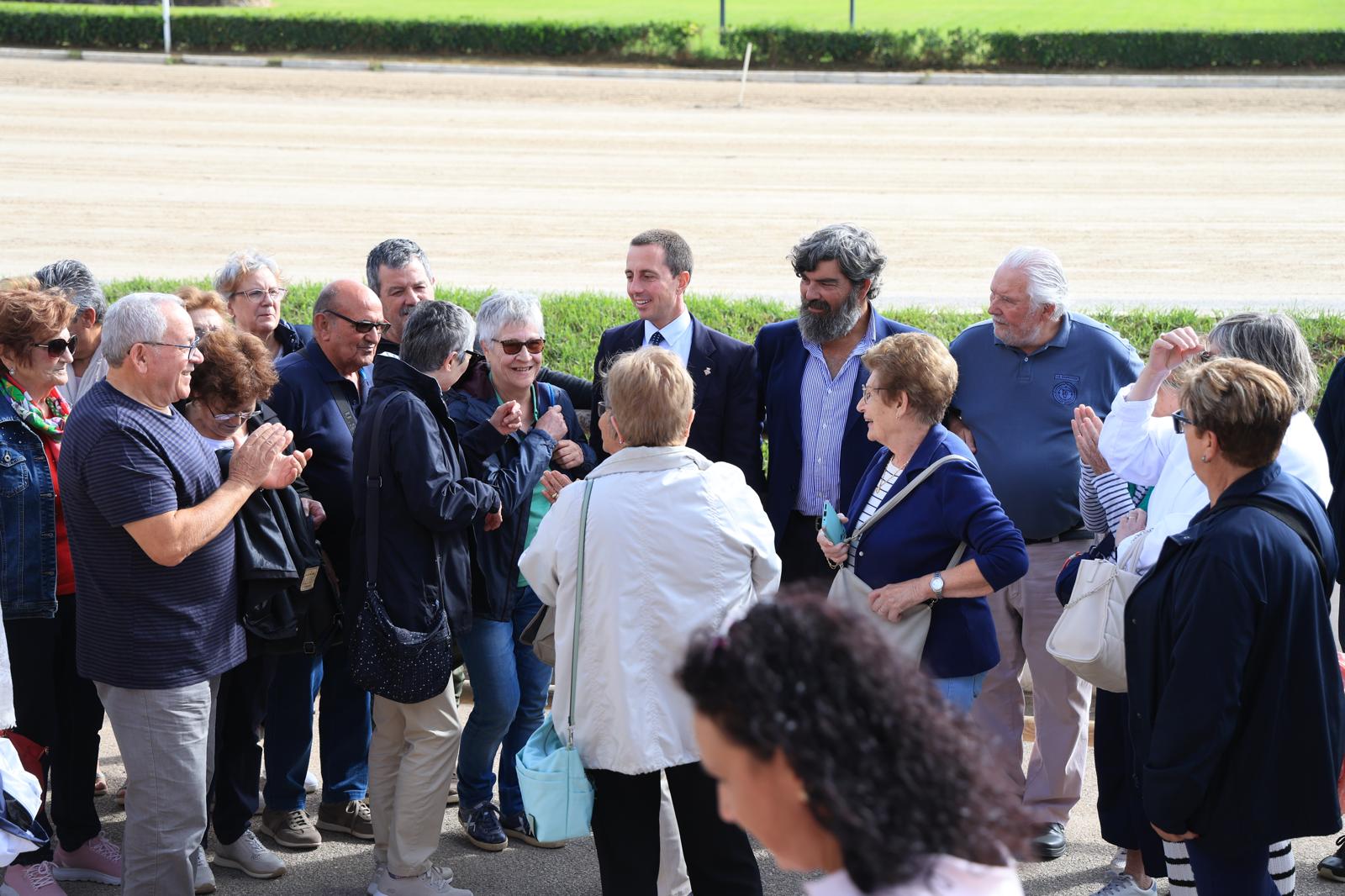 El presidente del Consell de Mallorca, Llorenç Galmés, y el consejero de Medio Ambiente, Medio Rural y Deportes, Pedro Bestard, en el hipódromo Son Pardo.