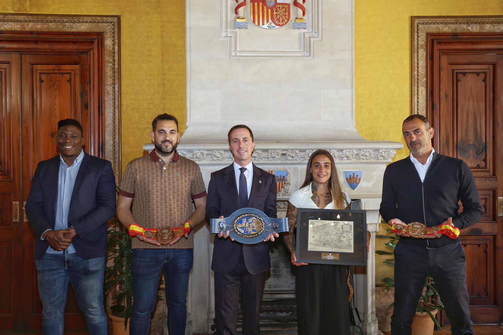 El president Galmés rep la boxejadora Farah El Bousairi.