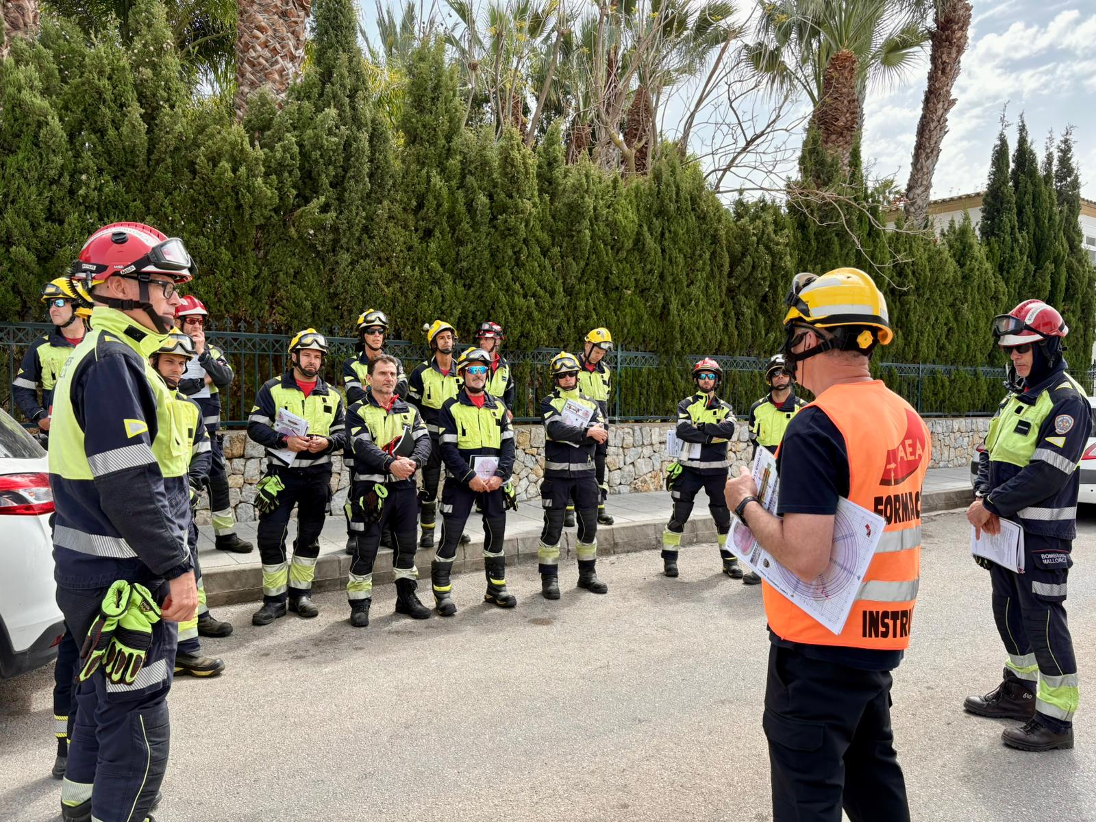 Formación especializada de los Bomberos de Mallorca en el manejo de autoescaleras en el Parque de Alcúdia.