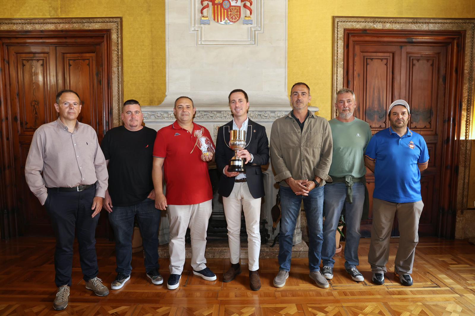 El president Galmés rep Toni Muntaner, campió de la Copa d’Espanya d’hèlix Fan 32.