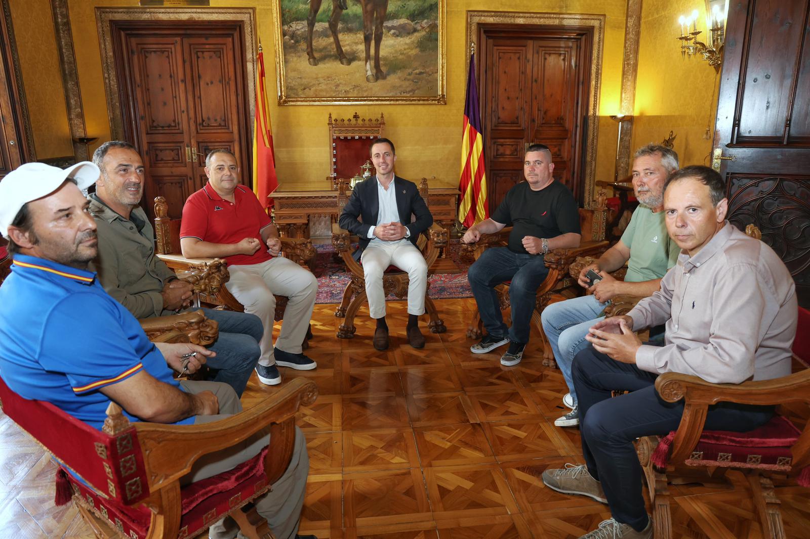 El president Galmés rep Toni Muntaner, campió de la Copa d’Espanya d’hèlix Fan 32.