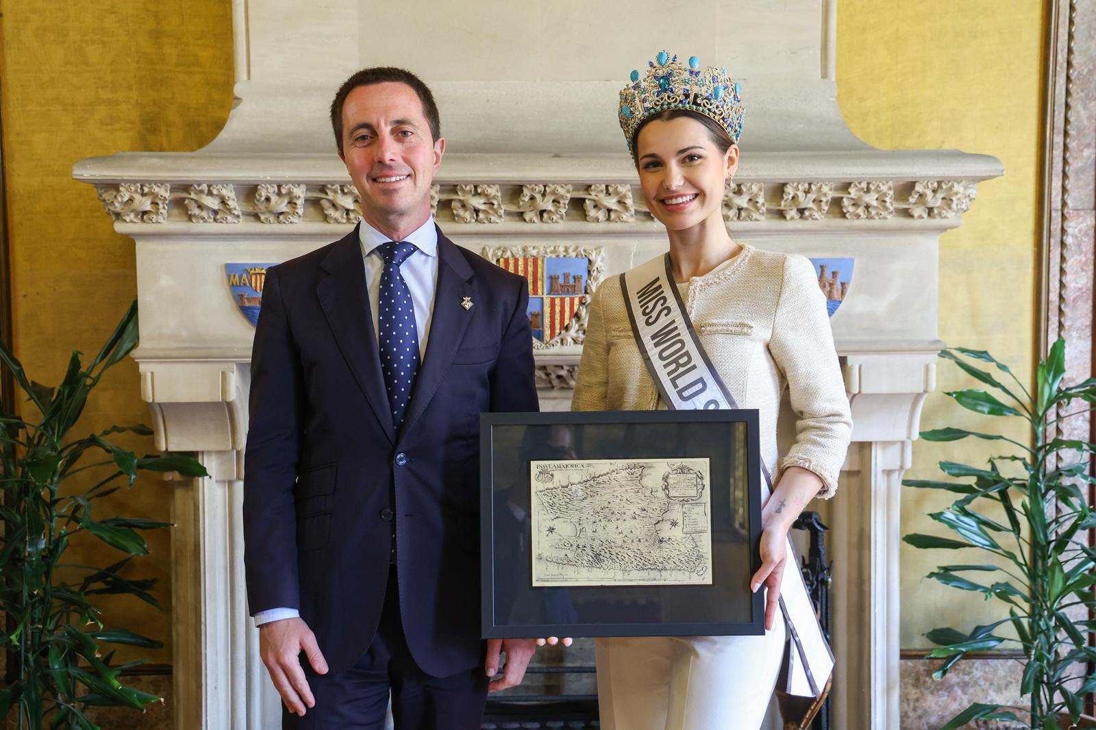 El presidente Llorenç Galmés recibe a Miss Mundo España 2026, Elisabeth Reynés.