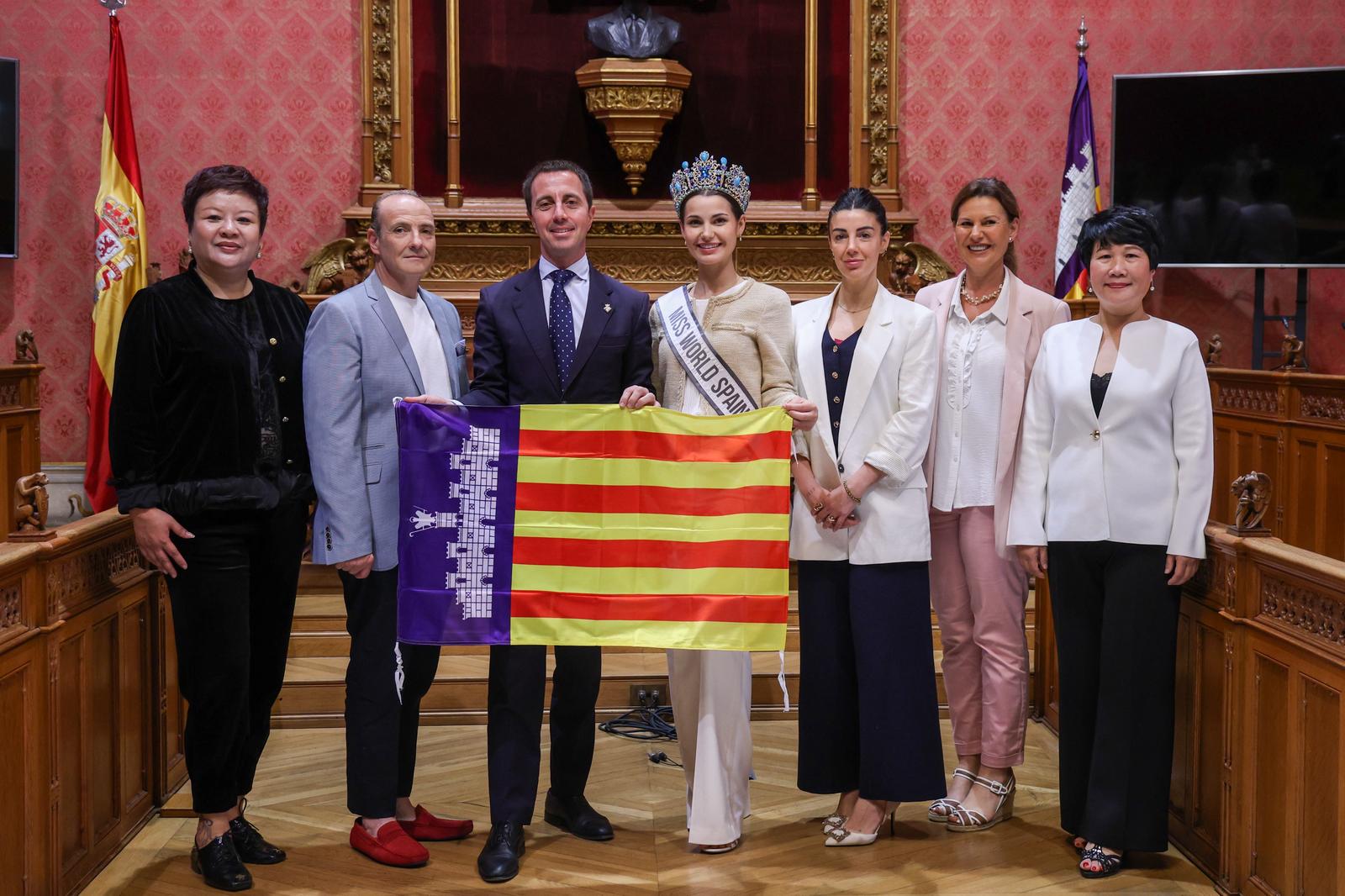 El presidente Llorenç Galmés recibe a Miss Mundo España 2026, Elisabeth Reynés.