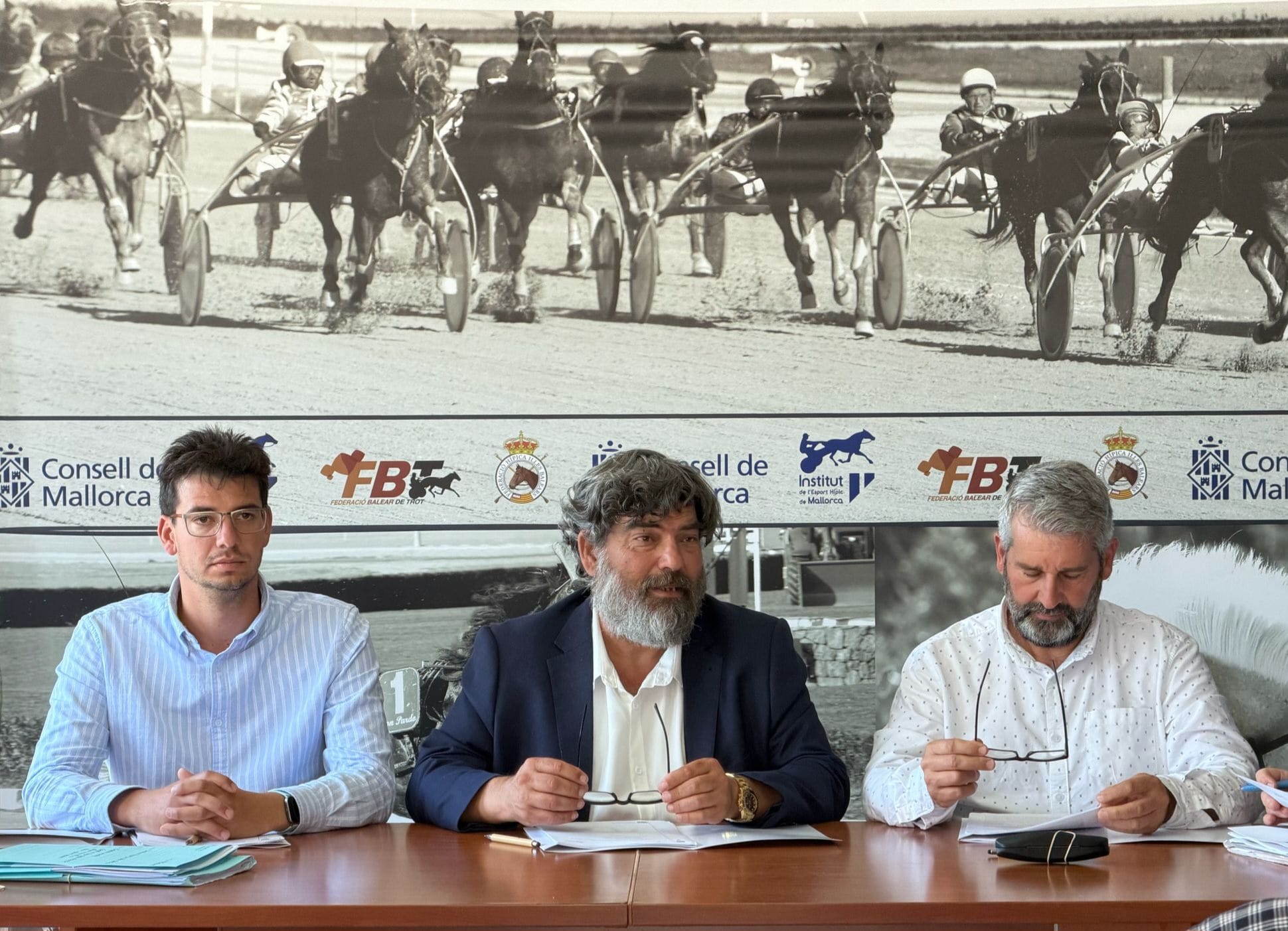 Reunió per a l'aprovació de la nova ordre de vedes.