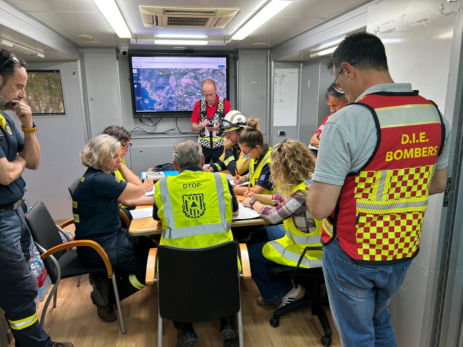 Los Bomberos de Mallorca participan en un simulacro conjunto de incendio forestal en Andratx.