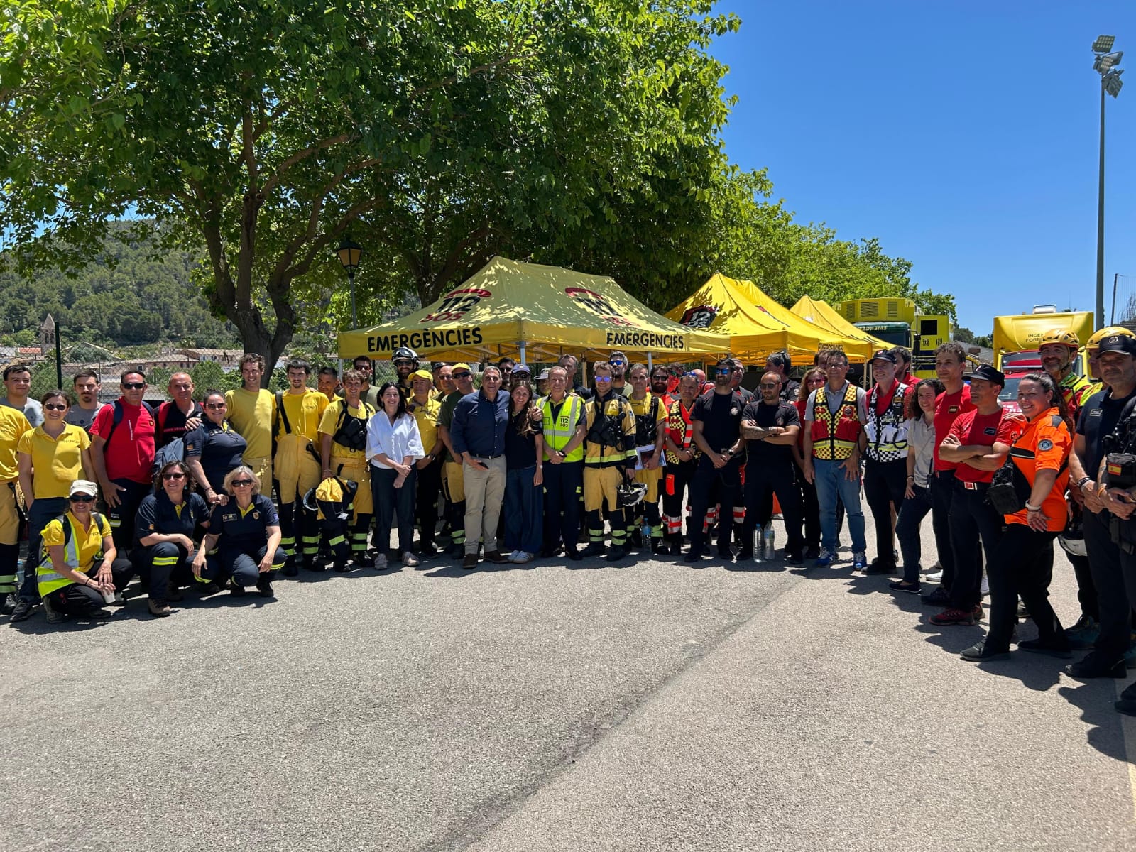Los Bomberos de Mallorca participan en un simulacro conjunto de incendio forestal en Andratx.