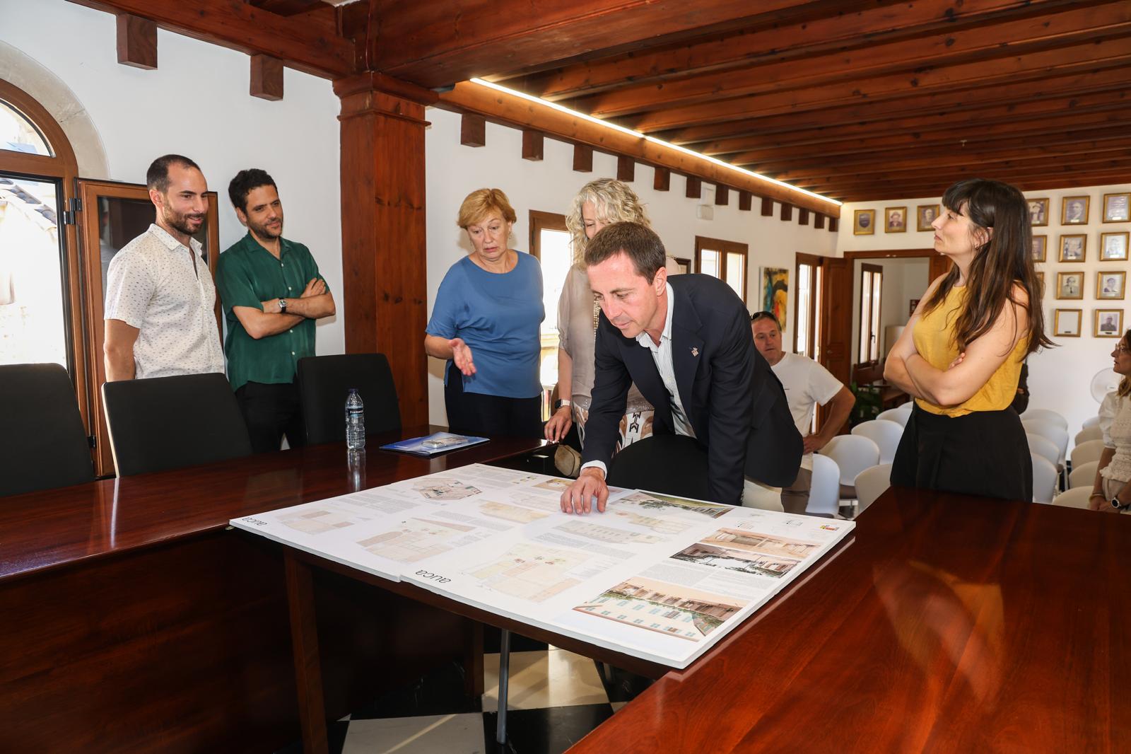 El president del Consell de Mallorca, Llorenç Galmés, visita Llubí.