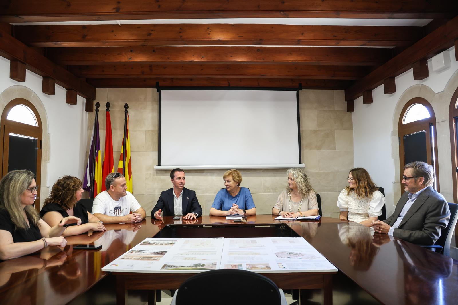 El president del Consell de Mallorca, Llorenç Galmés, visita Llubí.