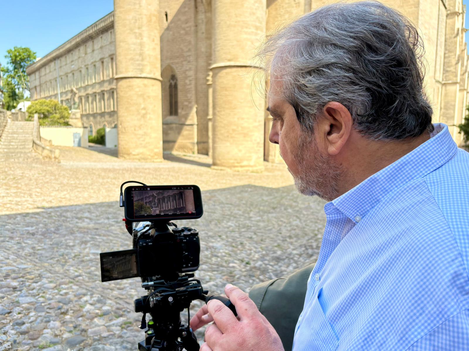 El conseller d'Hisenda, Innovació i Funció Pública, Rafel Bosch, durant l'enregistrament del documental Un regne dins la mar.