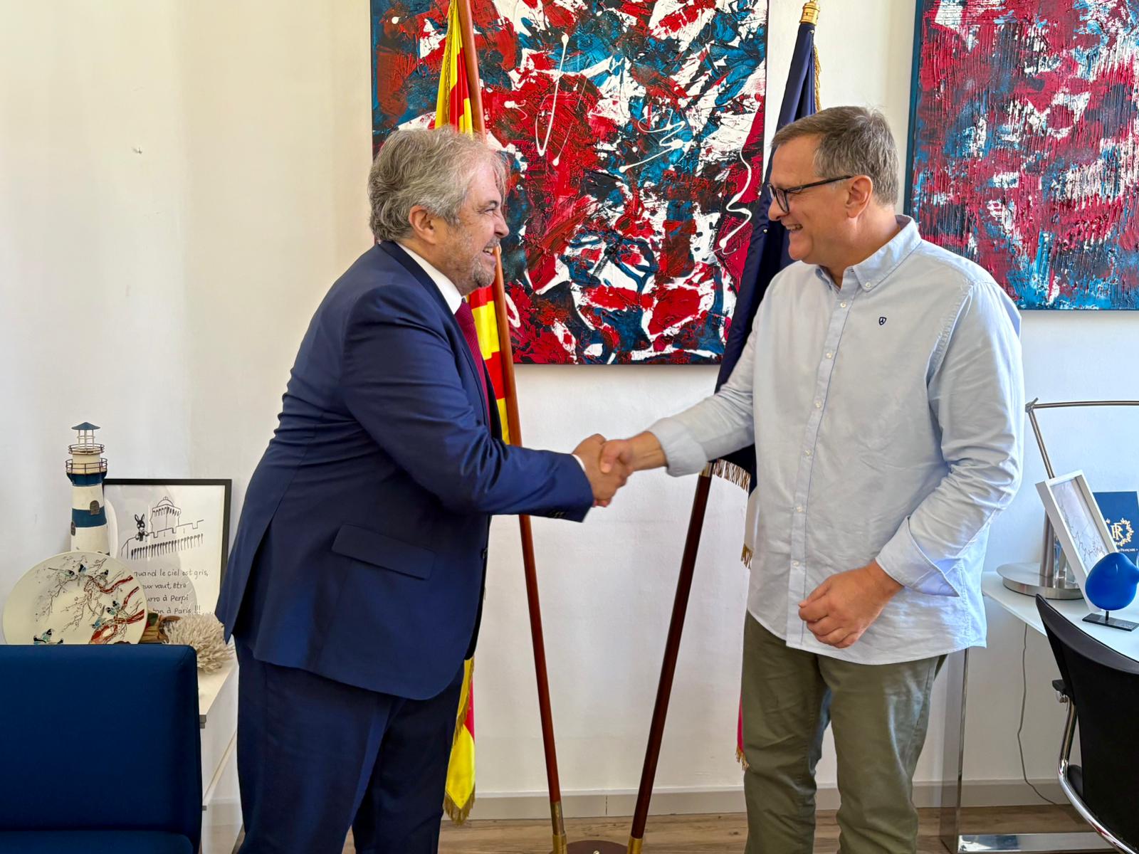 El conseller d'Hisenda, Innovació i Funció Pública, Rafel Bosch, es reuneix amb el batle de Perpinyà, Louis Aliot.