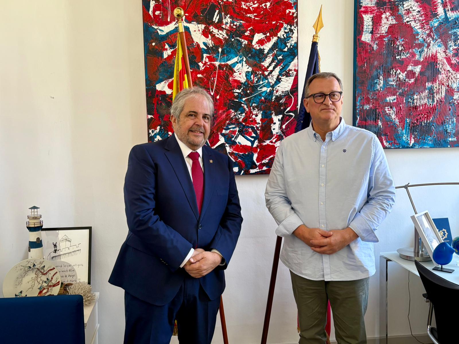 El conseller d'Hisenda, Innovació i Funció Pública, Rafel Bosch, es reuneix amb el batle de Perpinyà, Louis Aliot.