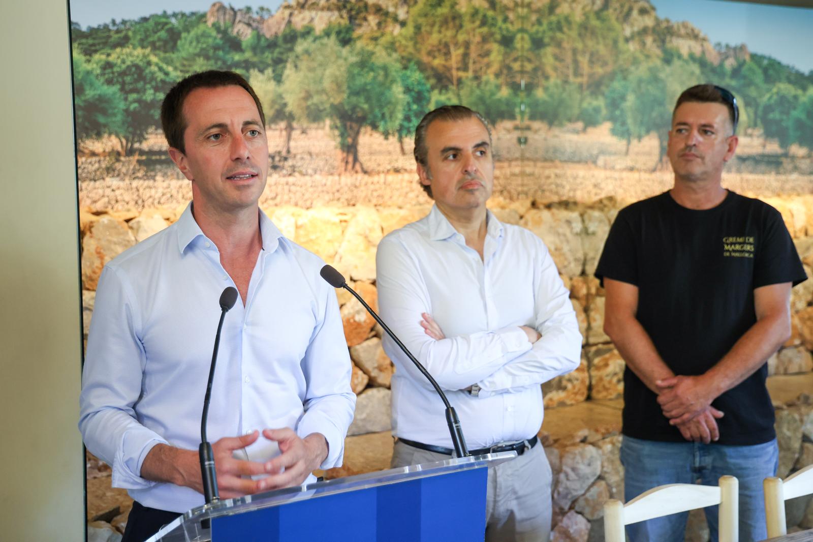 El Consell de Mallorca y la Consejería de Educación y Universidades firman un convenio para impulsar la formación de pedra en sec.