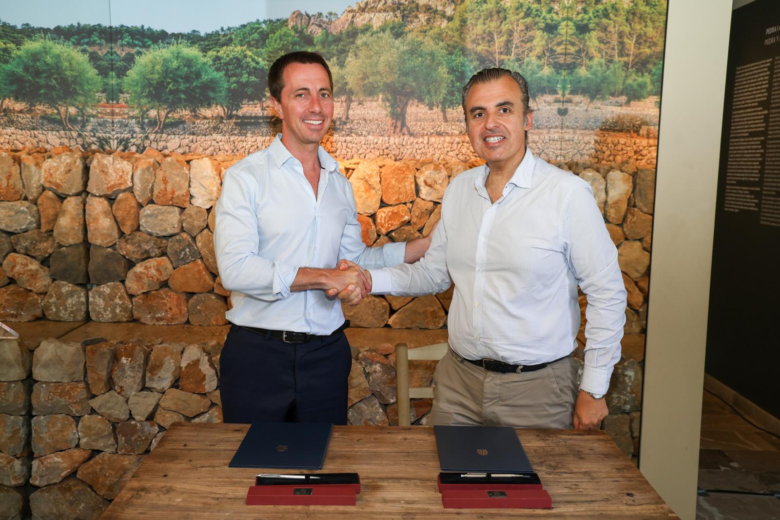 El Consell de Mallorca y la Consejería de Educación y Universidades firman un convenio para impulsar la formación de pedra en sec.