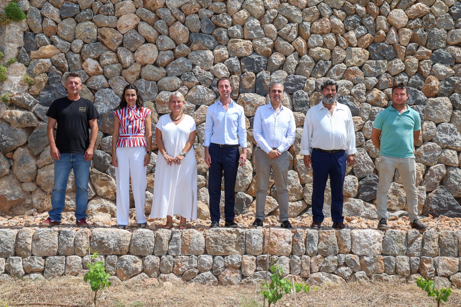El Consell de Mallorca y la Consejería de Educación y Universidades firman un convenio para impulsar la formación de pedra en sec.
