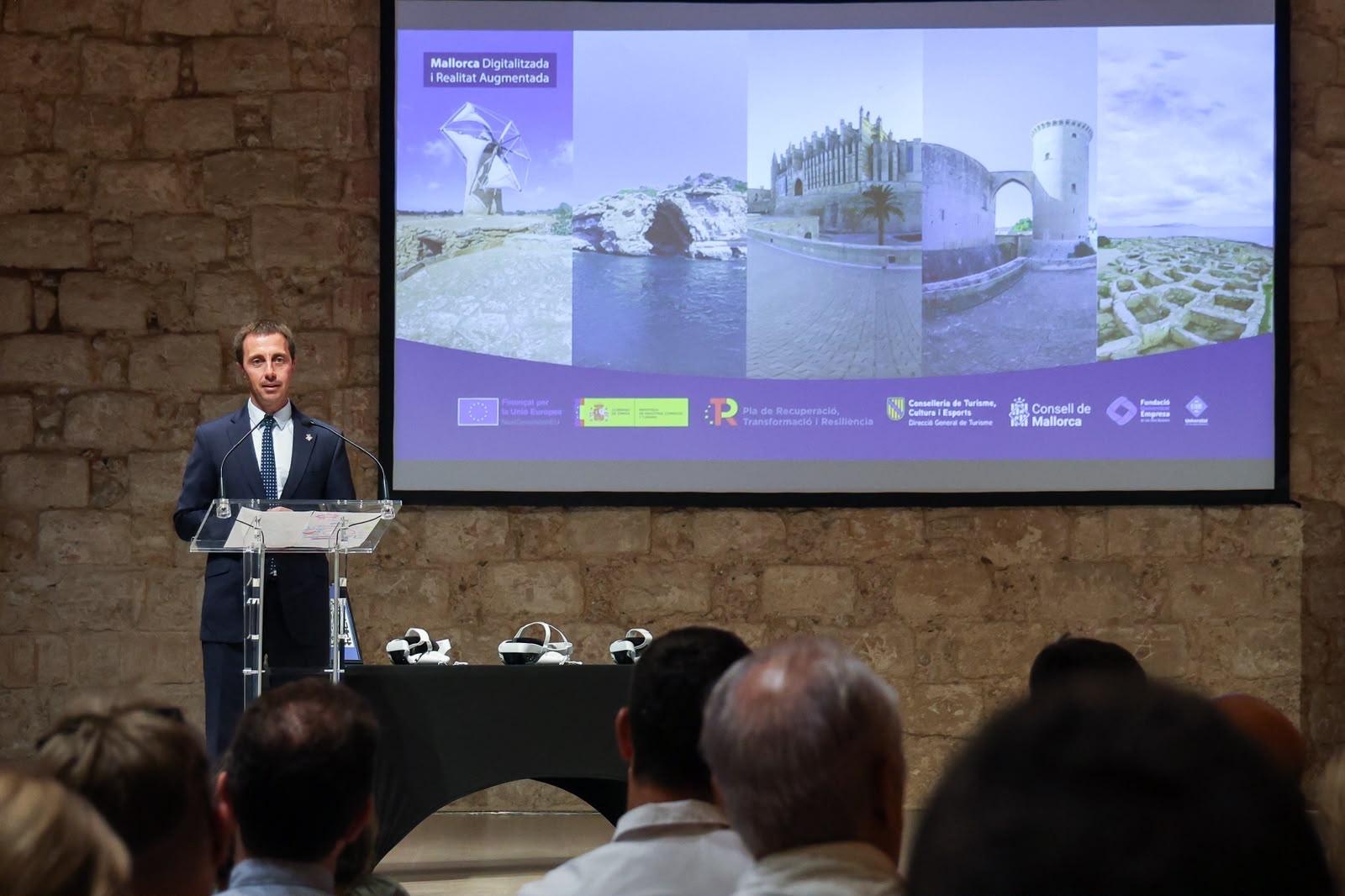El presidente Galmés durant la presentación del proyecto Mallorca Digitalizada y Realidad Aumentada.