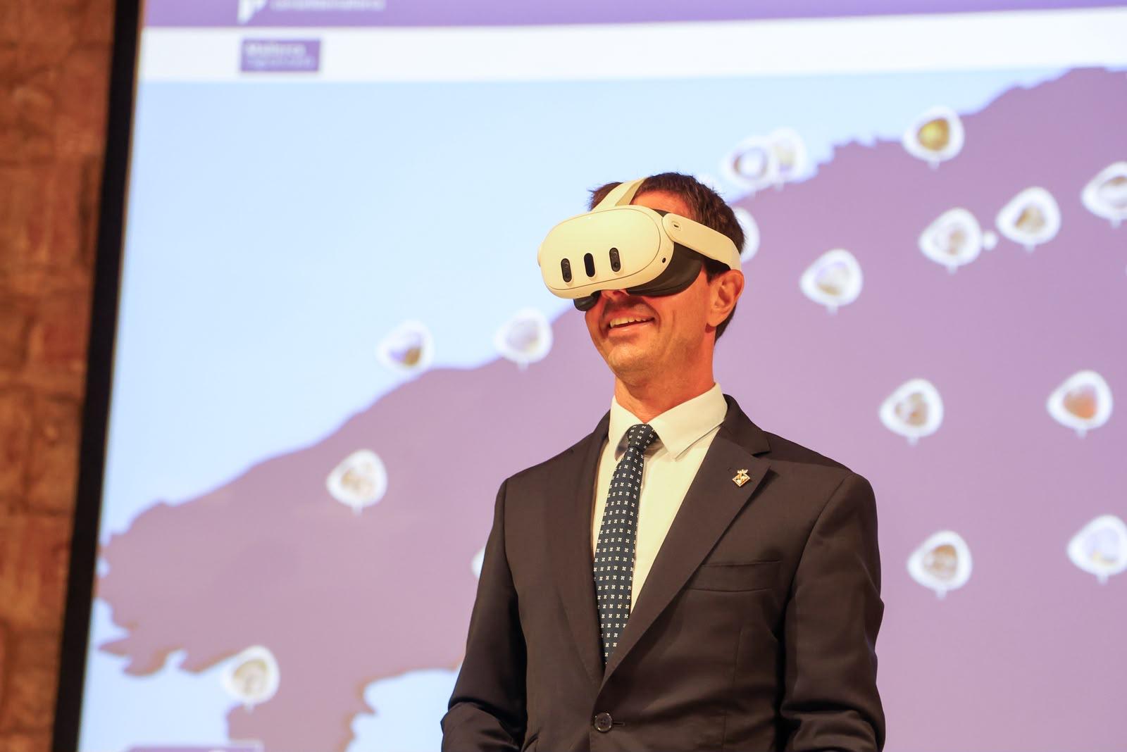 El presidente Galmés durant la presentación del proyecto Mallorca Digitalizada y Realidad Aumentada.