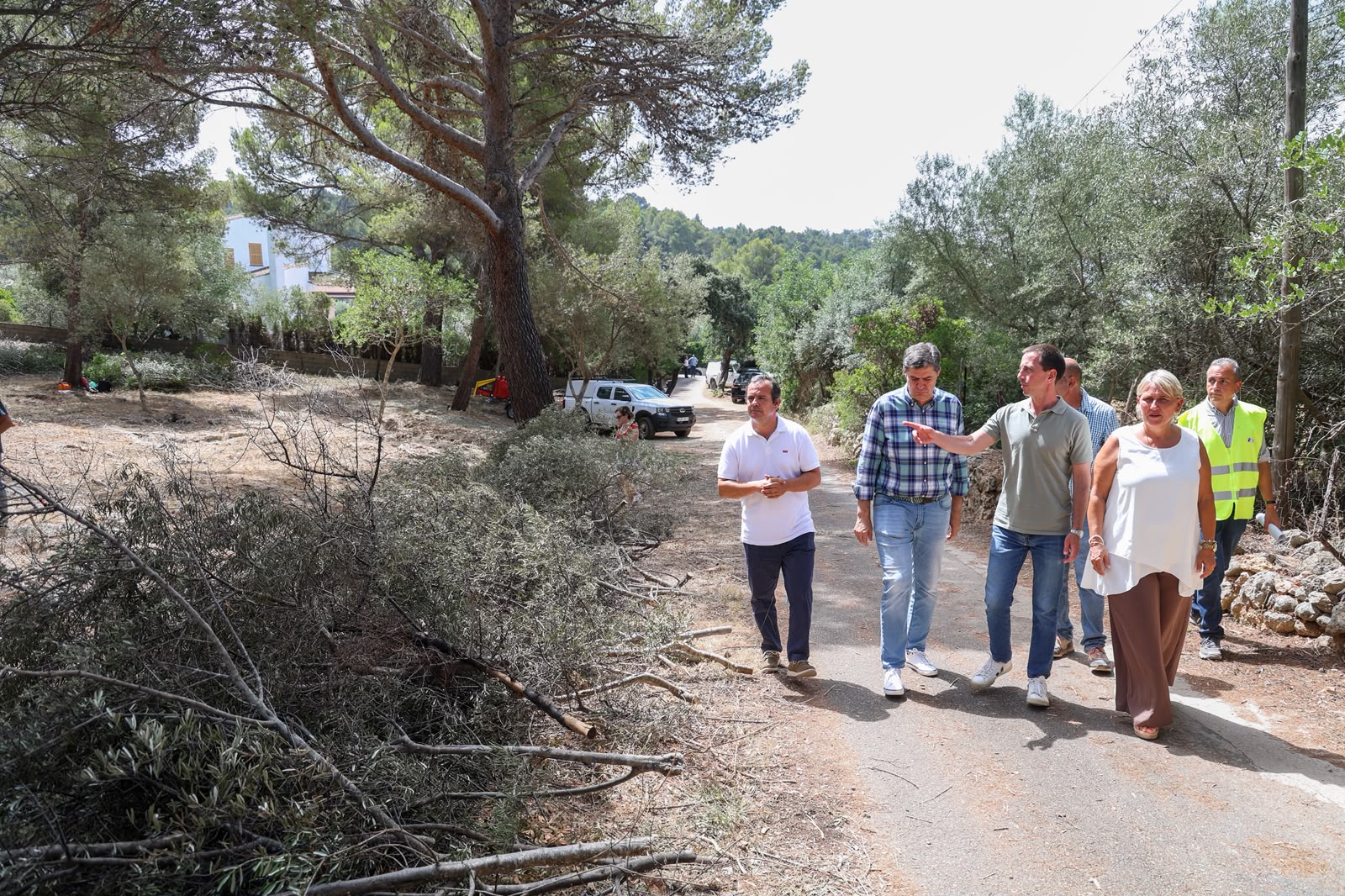 El president del Consell de Mallorca, Llorenç Galmés, visita les tasques que s'estan duent a terme a la Comuna de Bunyola del pla estratègic de neteja forestal de la serra de Tramuntana.