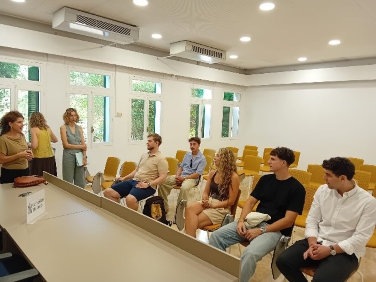 Benvinguda de les cinc persones joves qualificades al Consell de Mallorca.